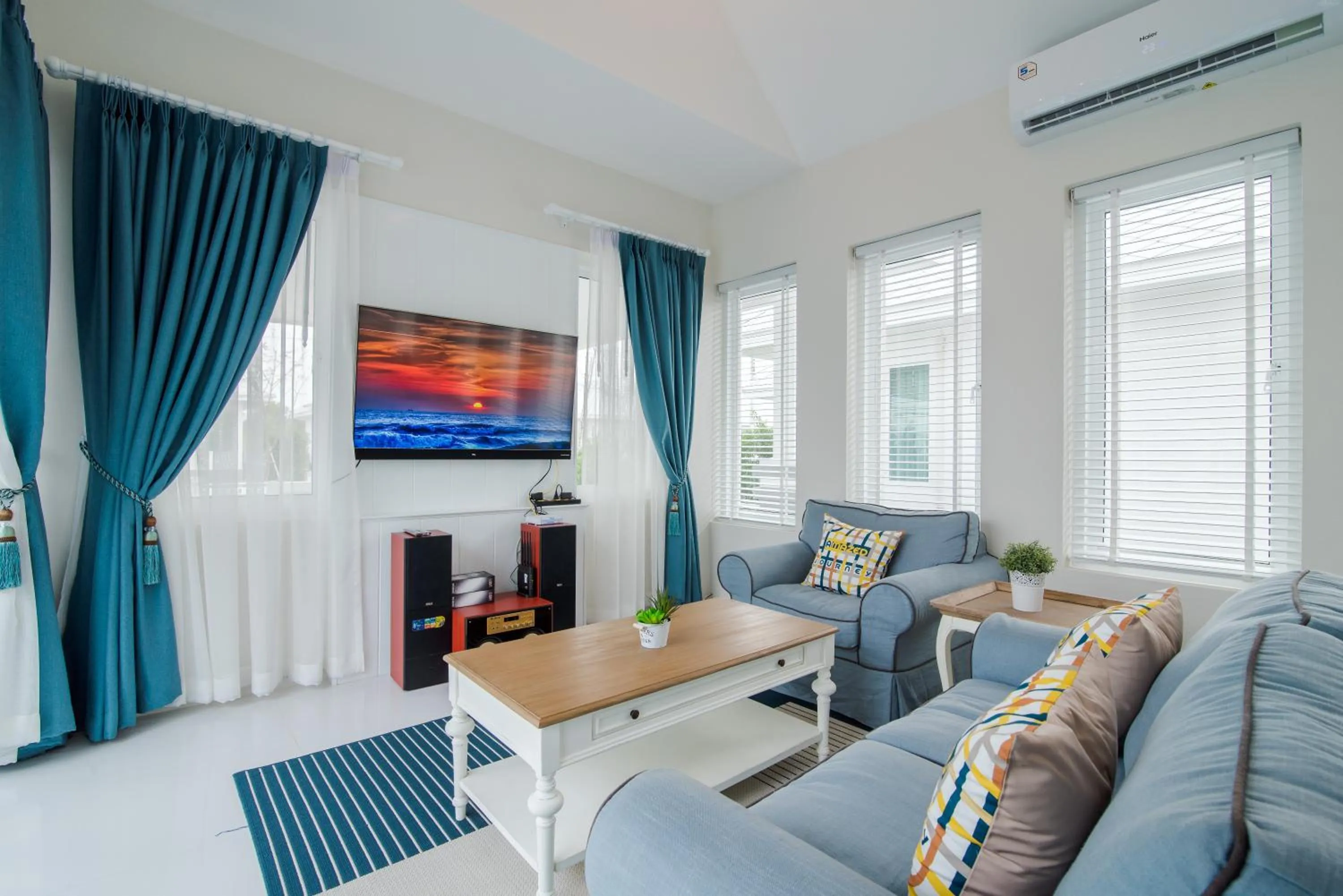 TV and multimedia, Seating Area in Wan Arun Houses