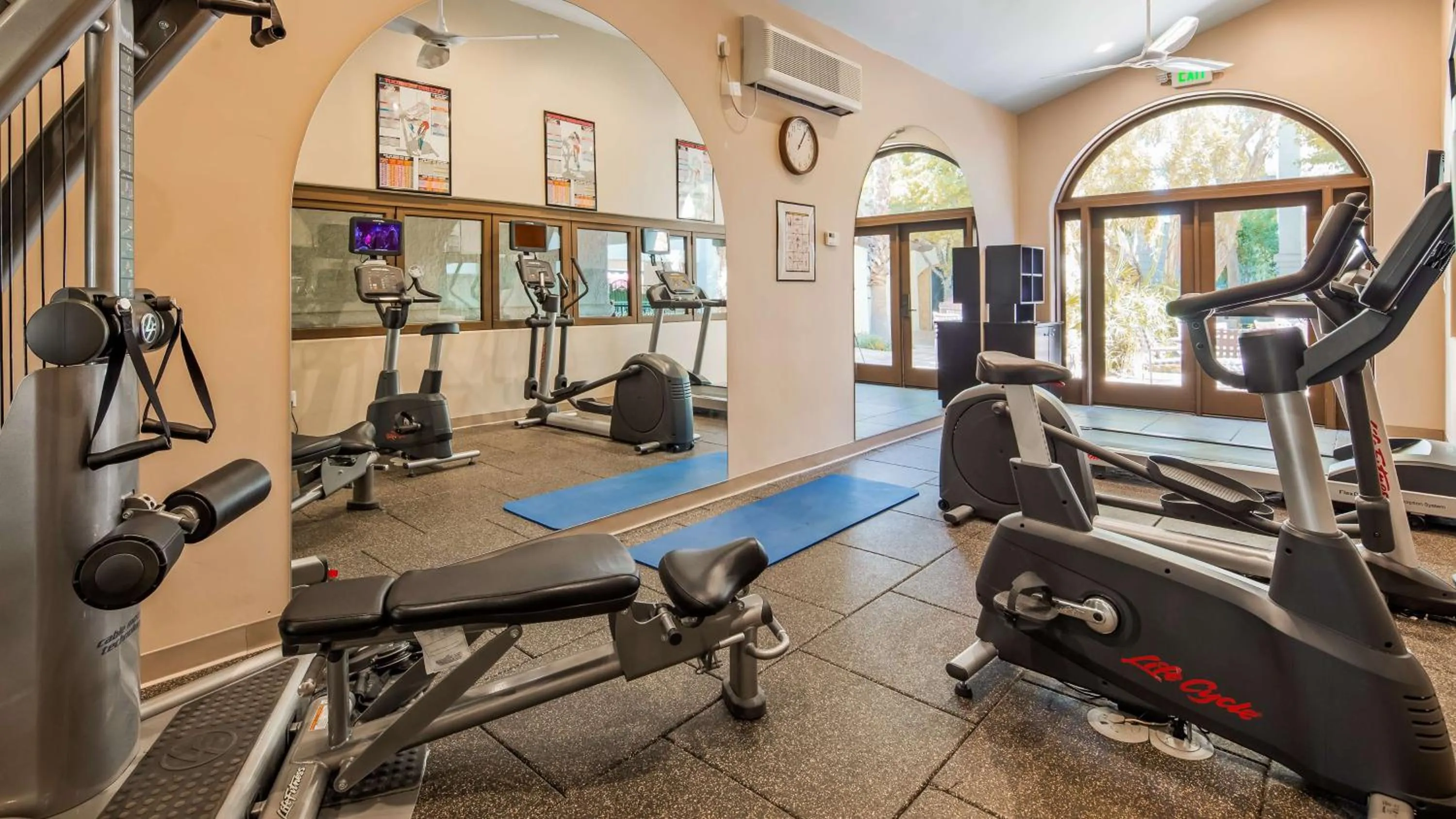 Fitness centre/facilities in Best Western Plus Las Brisas Hotel