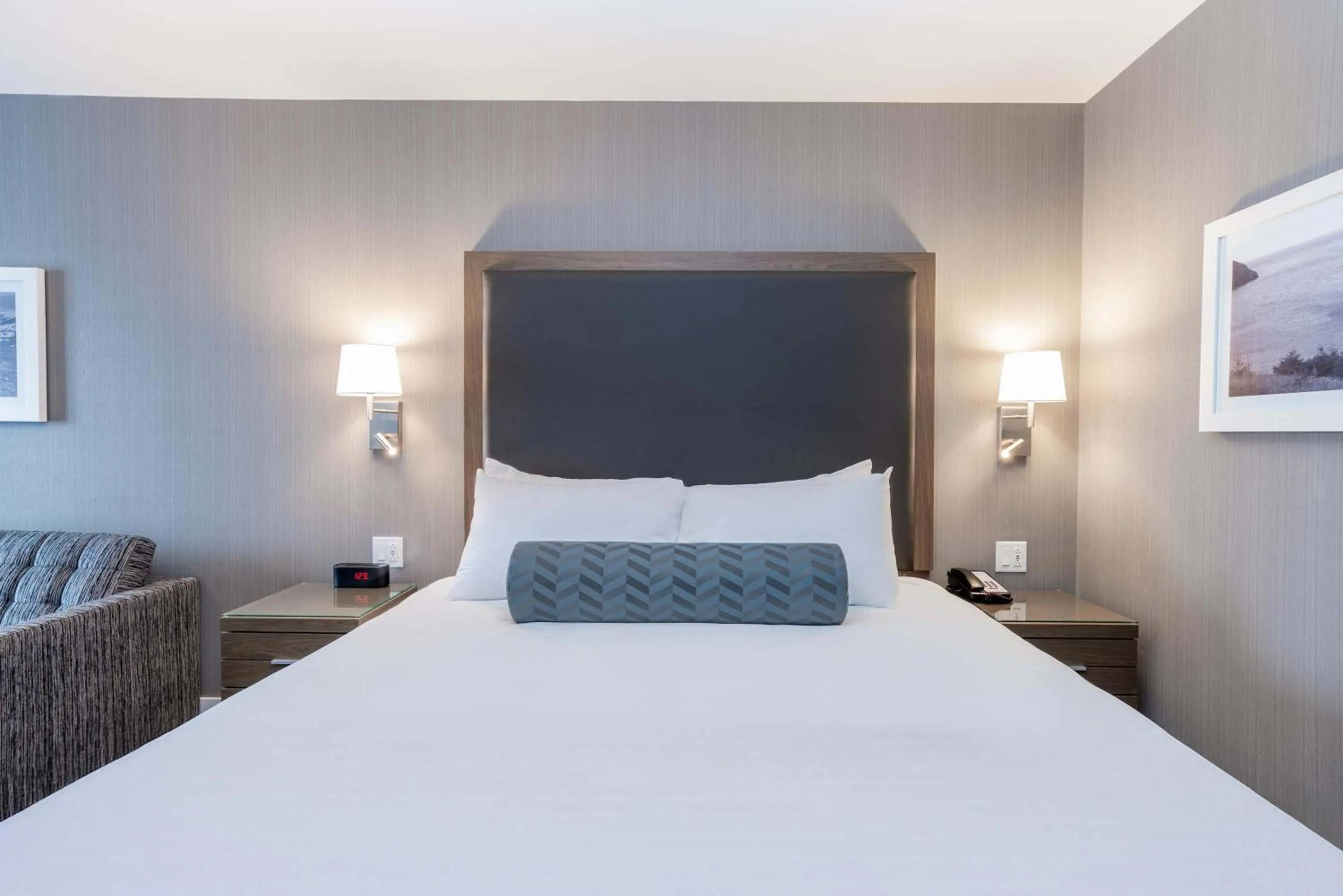 Photo of the whole room, Bed in Sandman Signature St. John's Hotel