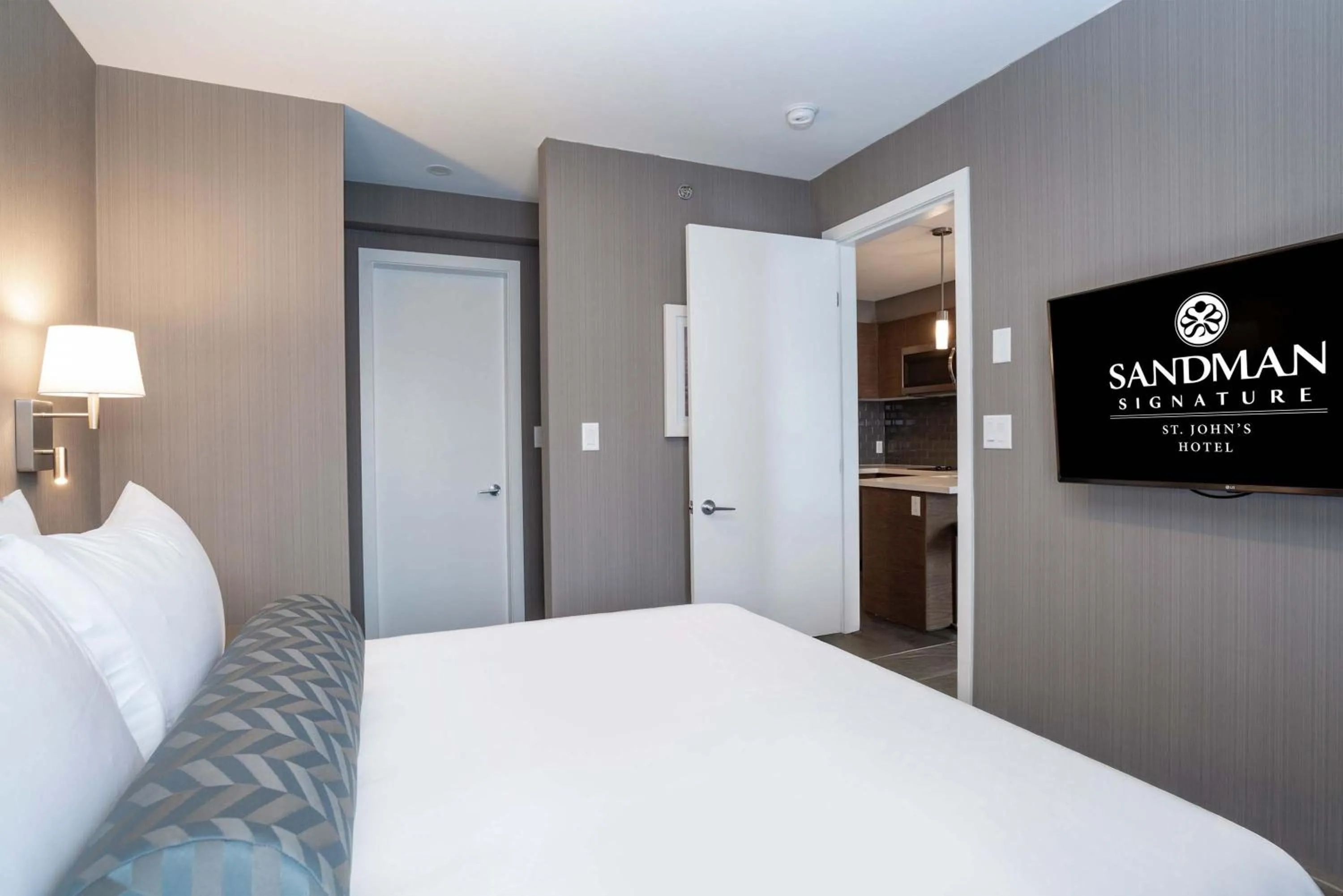 Photo of the whole room, Bed in Sandman Signature St. John's Hotel