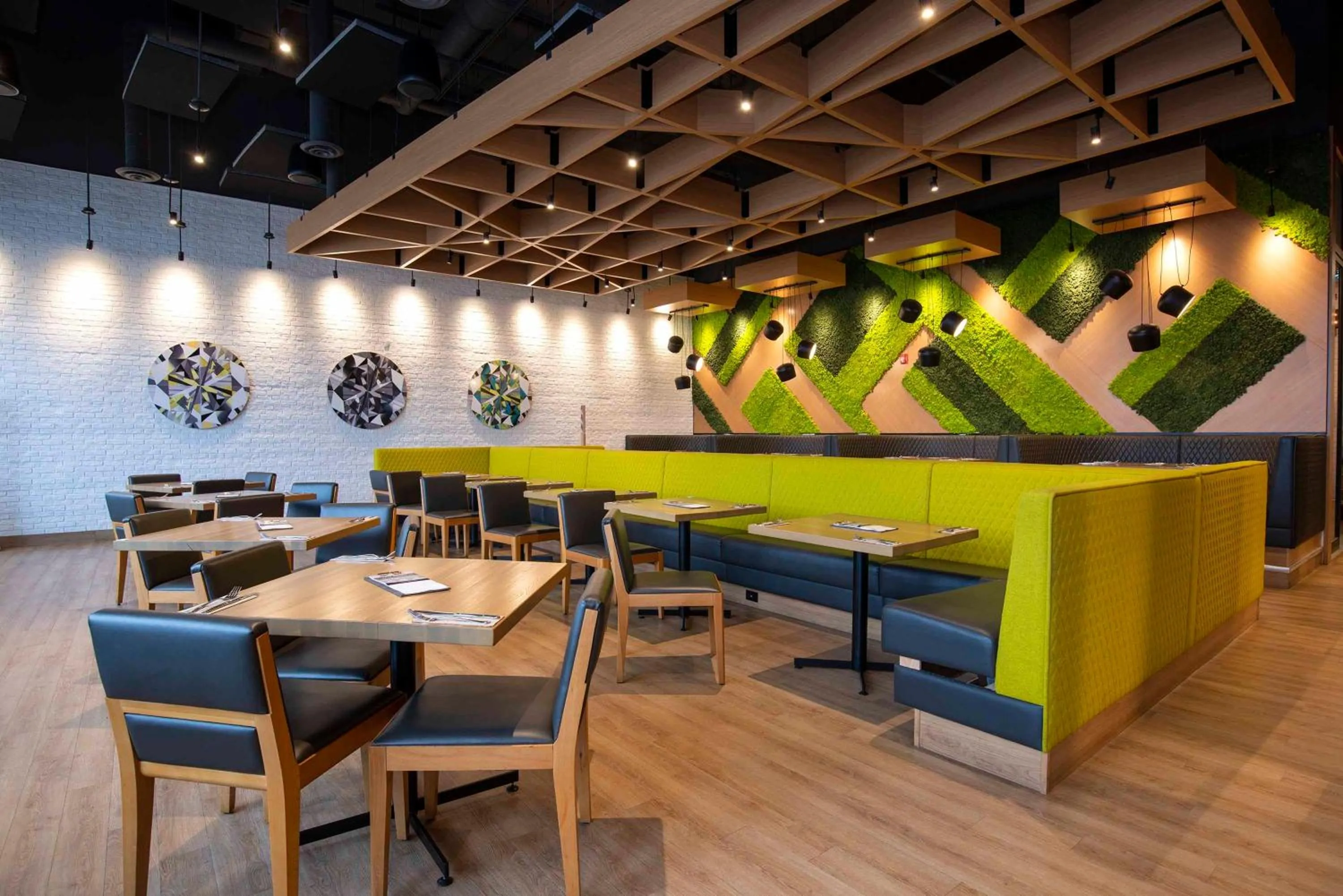 Restaurant/places to eat in Sandman Signature St. John's Hotel