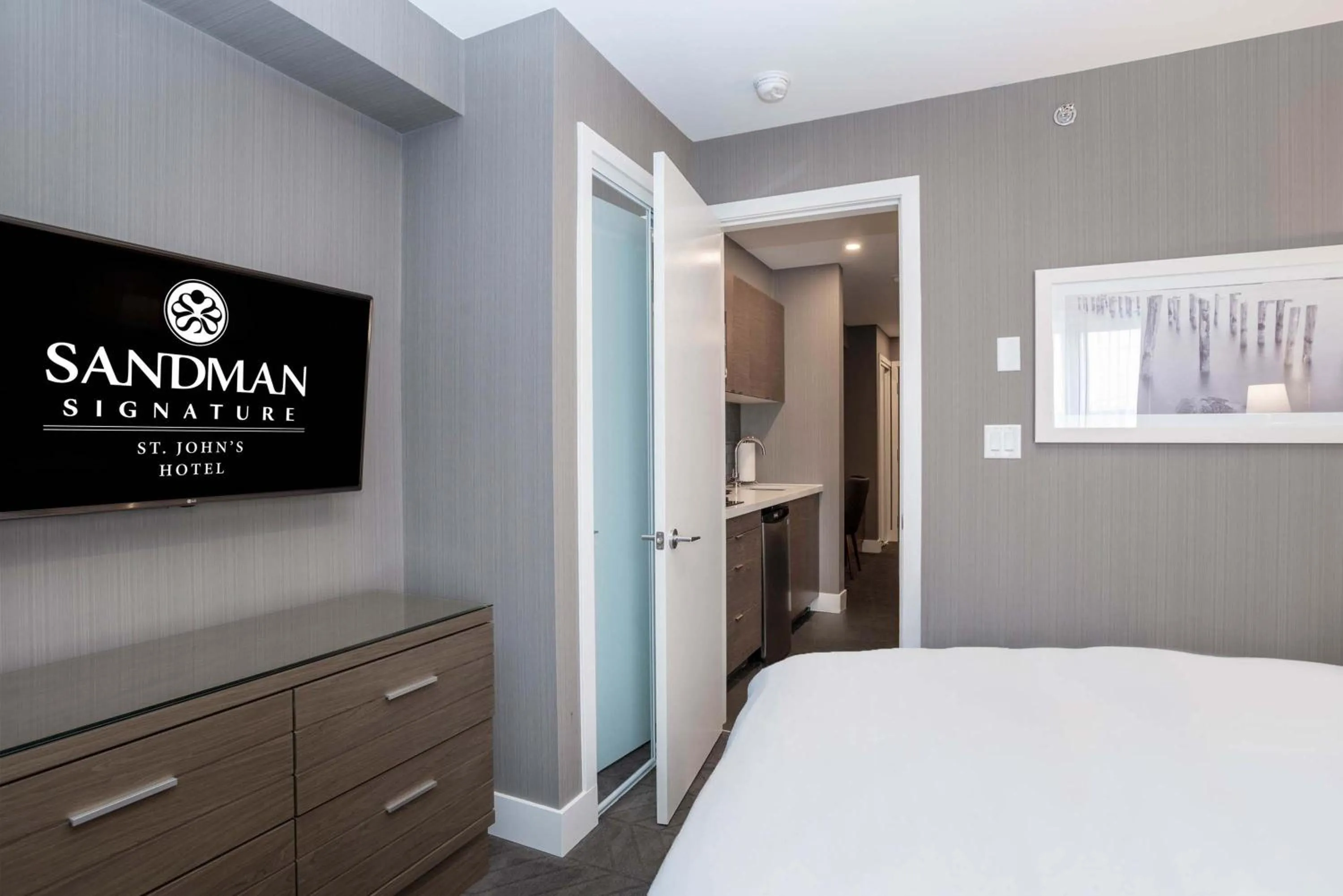 Photo of the whole room, Bed in Sandman Signature St. John's Hotel