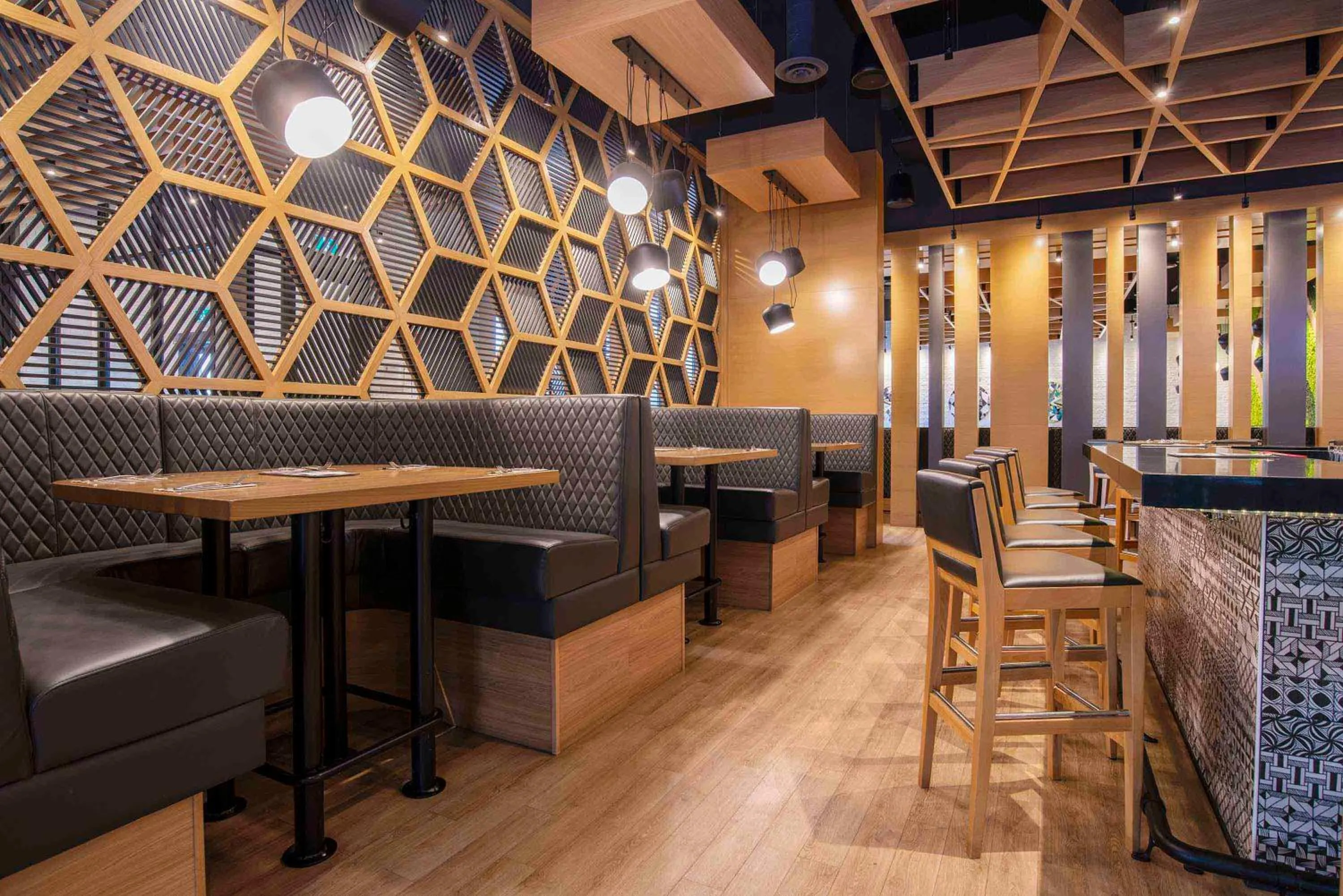 Lounge or bar in Sandman Signature St. John's Hotel