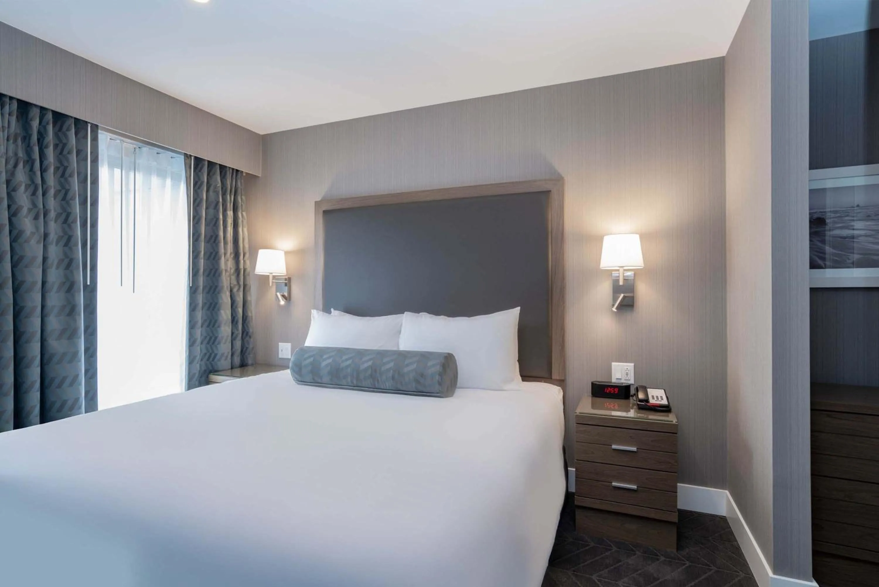 Photo of the whole room, Bed in Sandman Signature St. John's Hotel