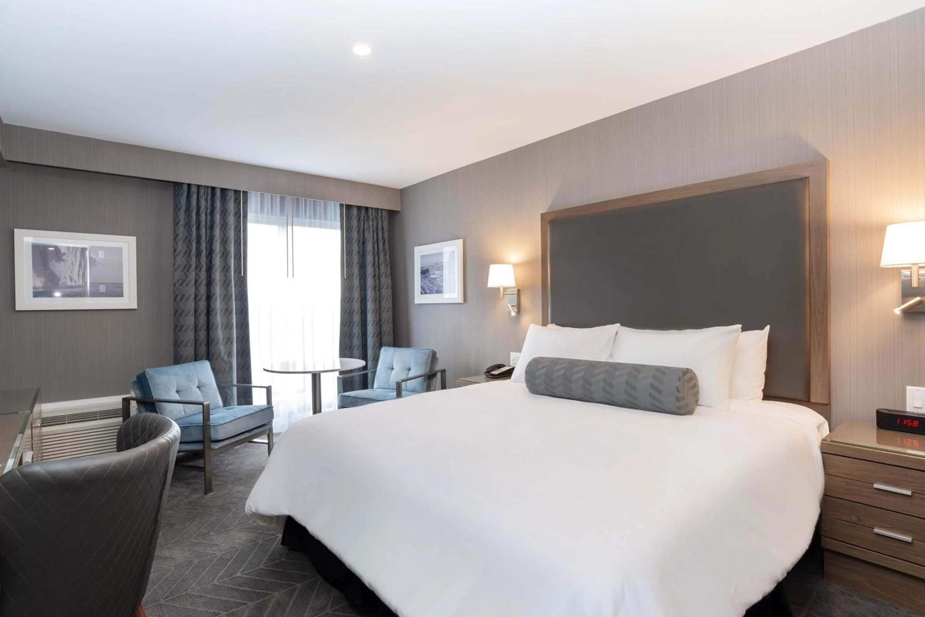 Photo of the whole room, Bed in Sandman Signature St. John's Hotel