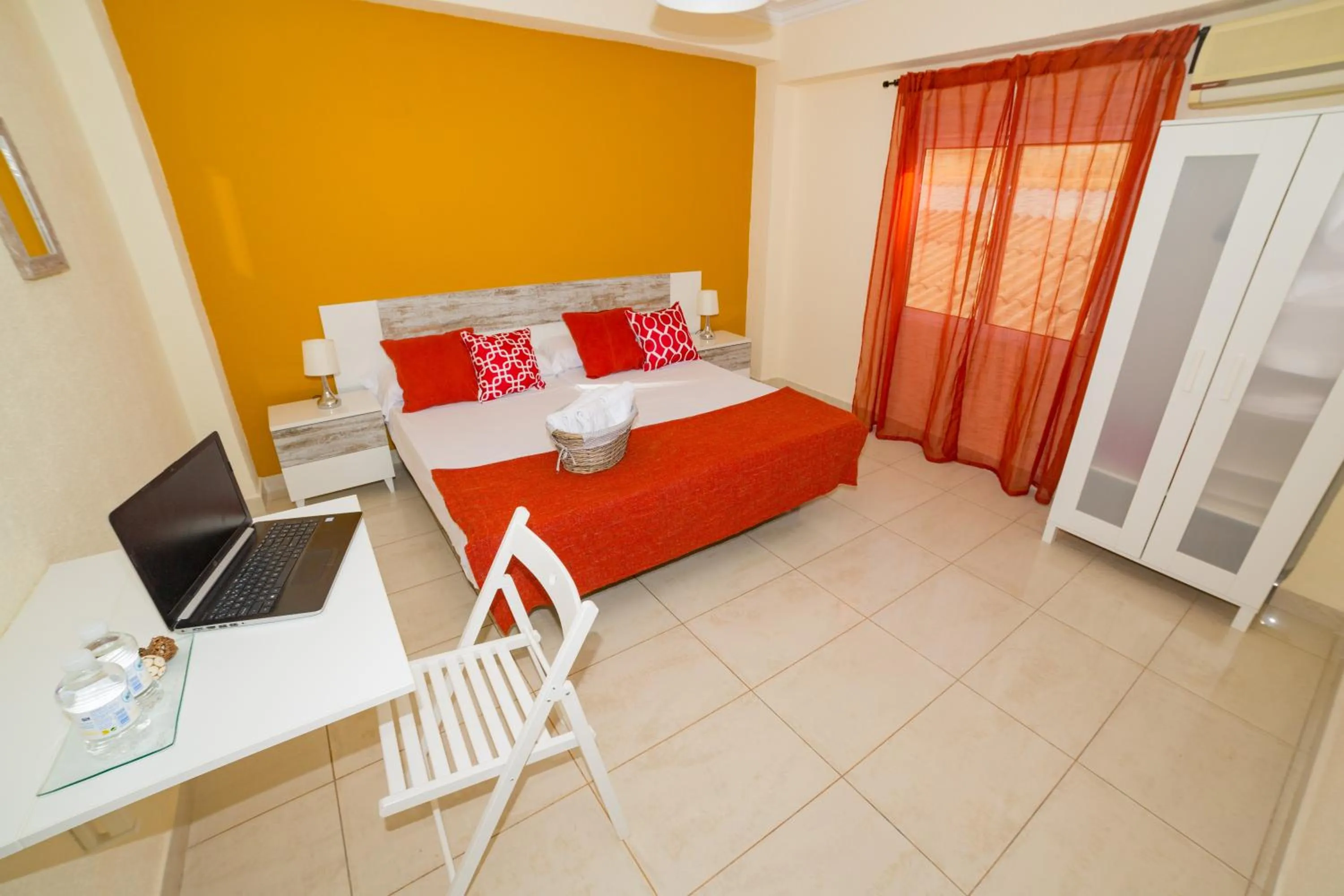 Bed in Old Town Alicante