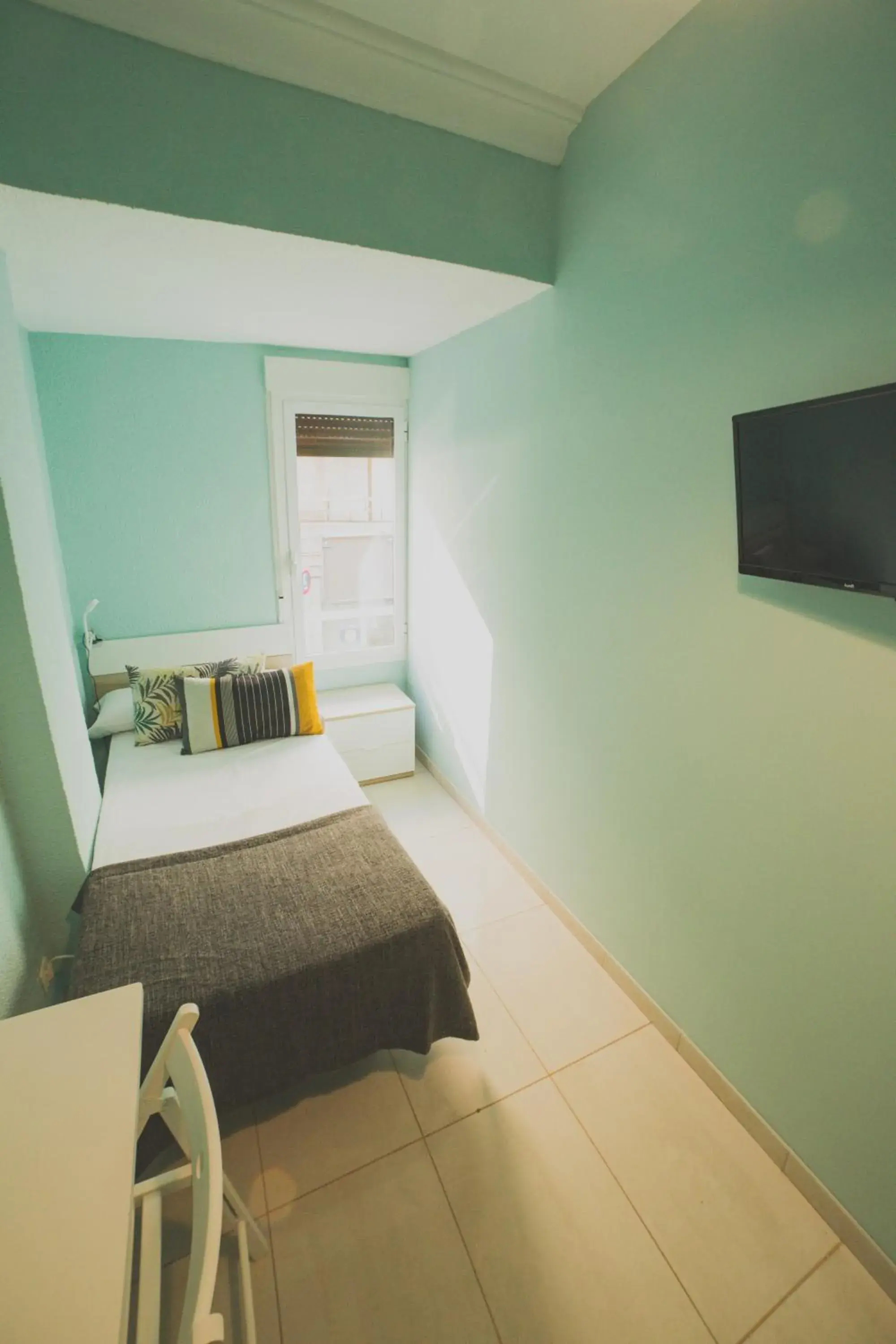 Single Room with Shared Shower and Toilet in Old Town Alicante Single Room with Shared Shower and Toilet in Old Town Alicante