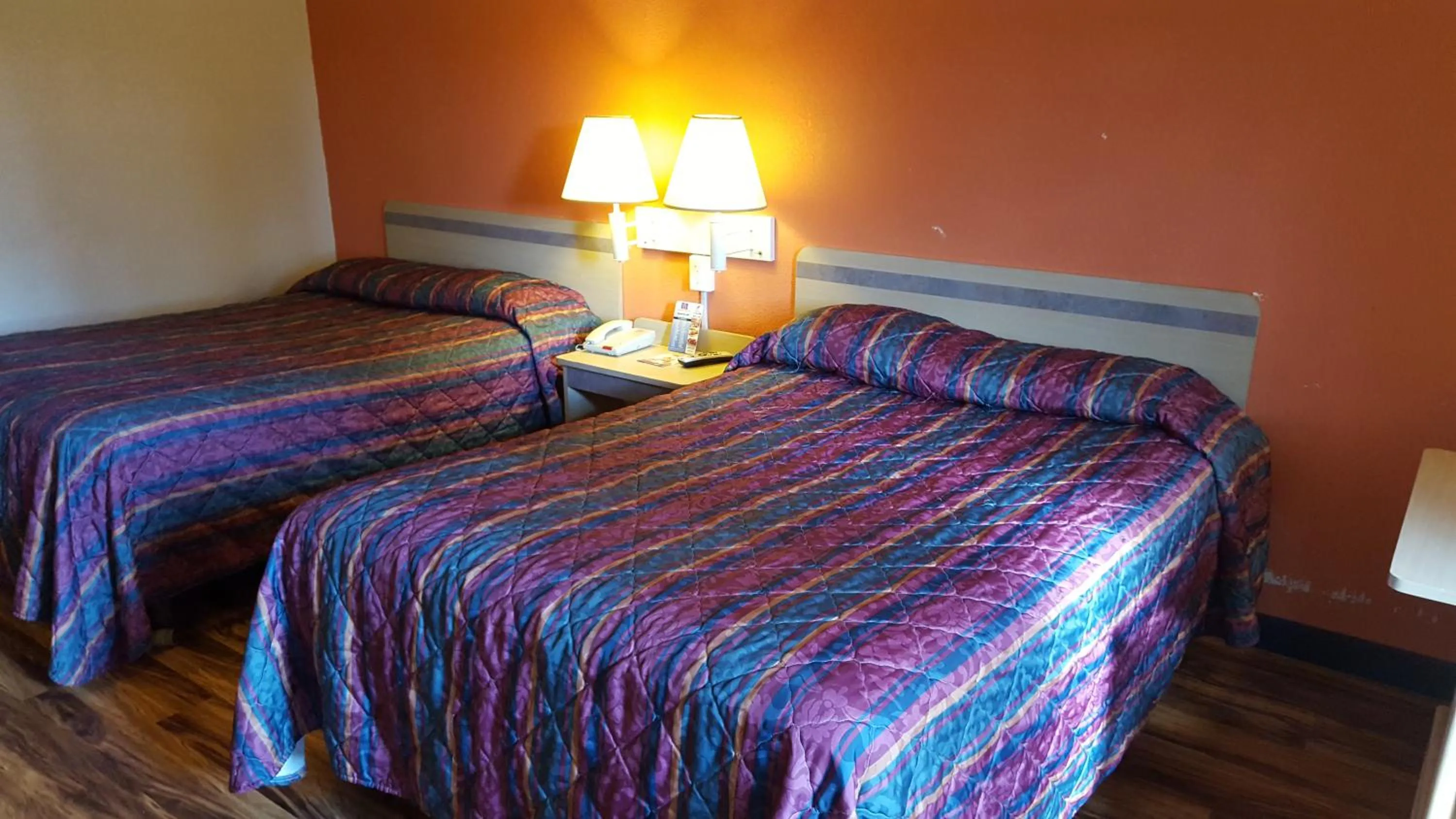 Bed in Red Carpet Inn