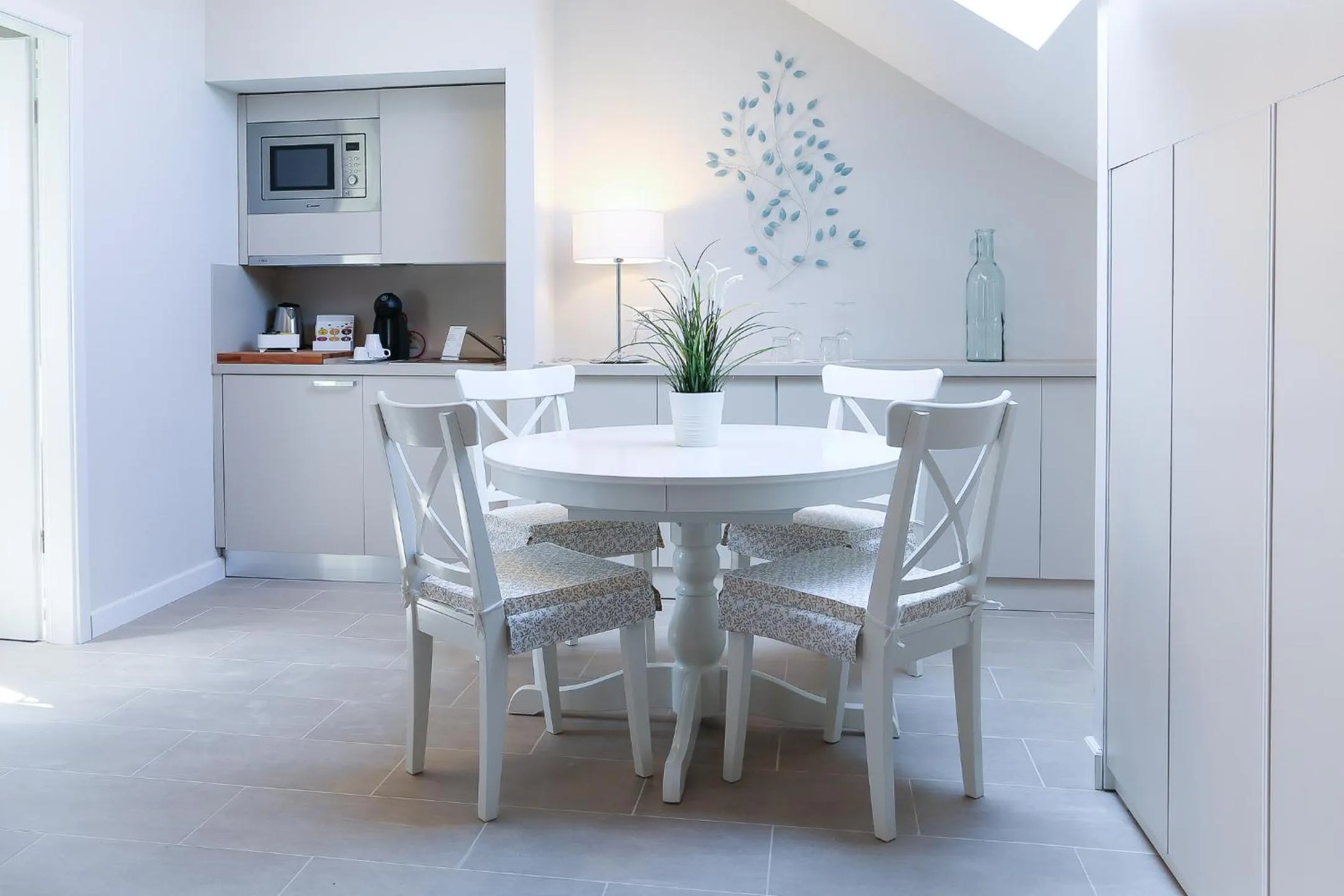 Kitchen or kitchenette in Auberge des Grands Bois