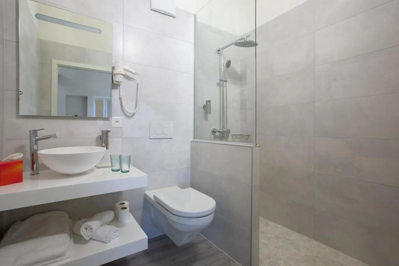 Shower in Auberge des Grands Bois