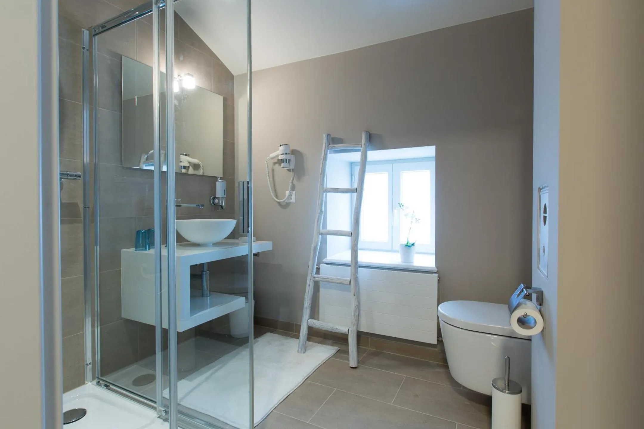 Shower in Auberge des Grands Bois