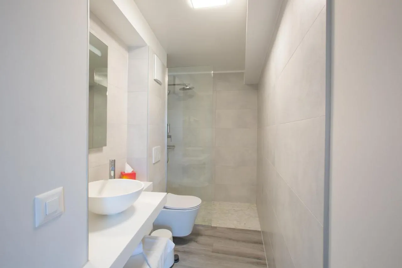 Shower in Auberge des Grands Bois