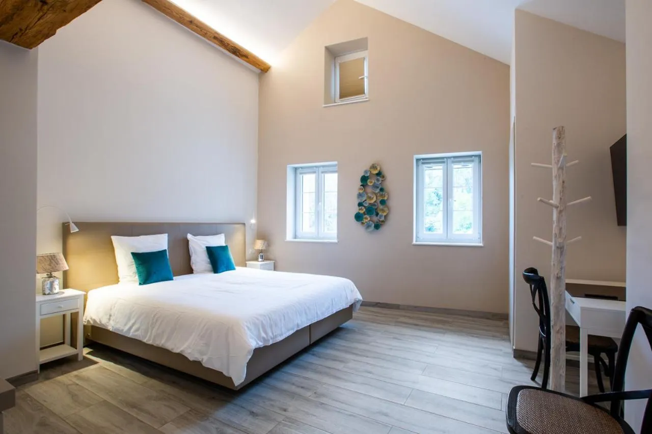 Bed in Auberge des Grands Bois