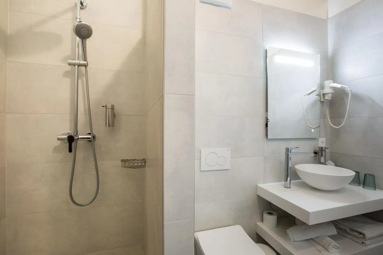 Shower in Auberge des Grands Bois