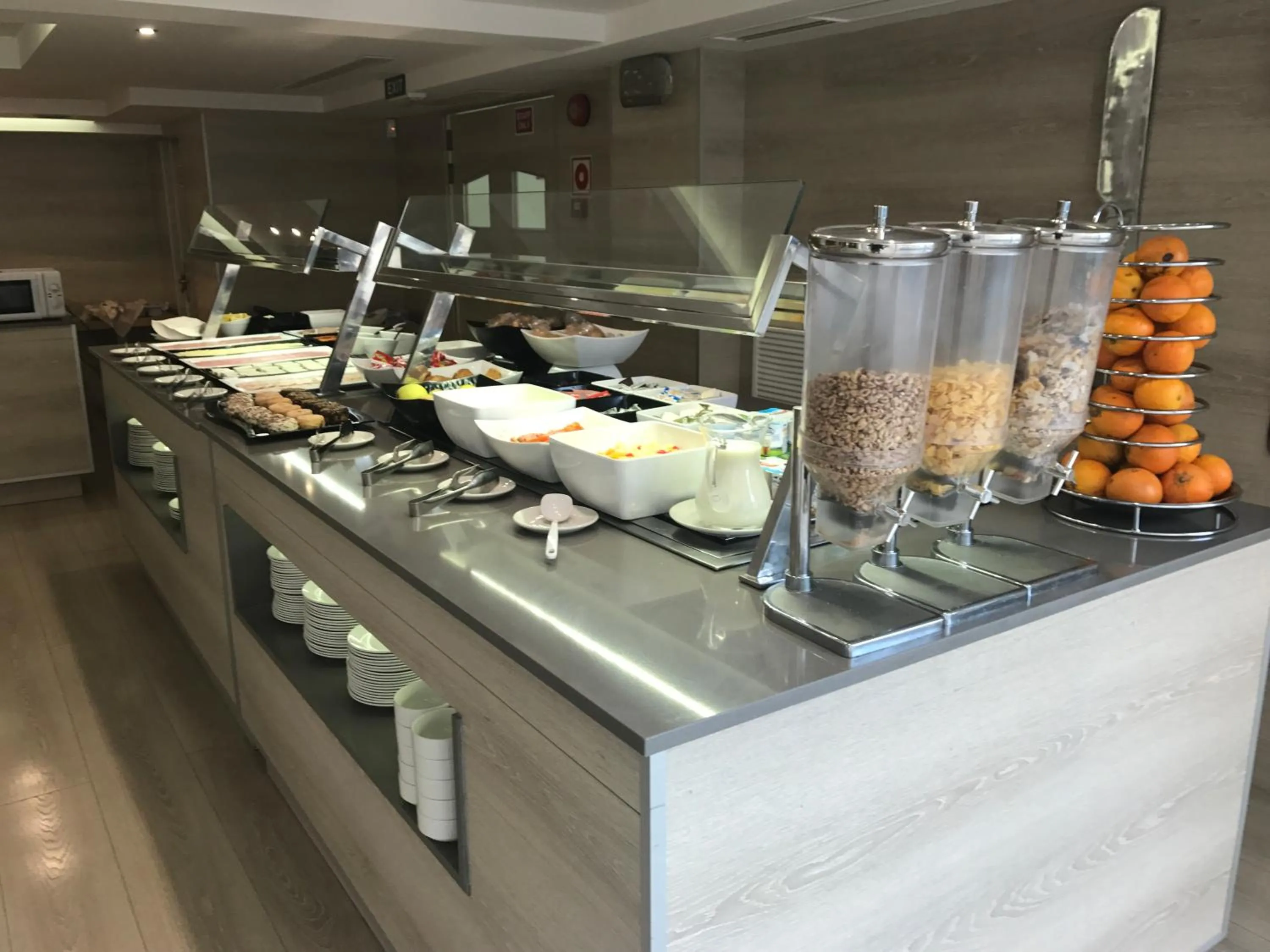 Buffet breakfast in Hotel Gracia