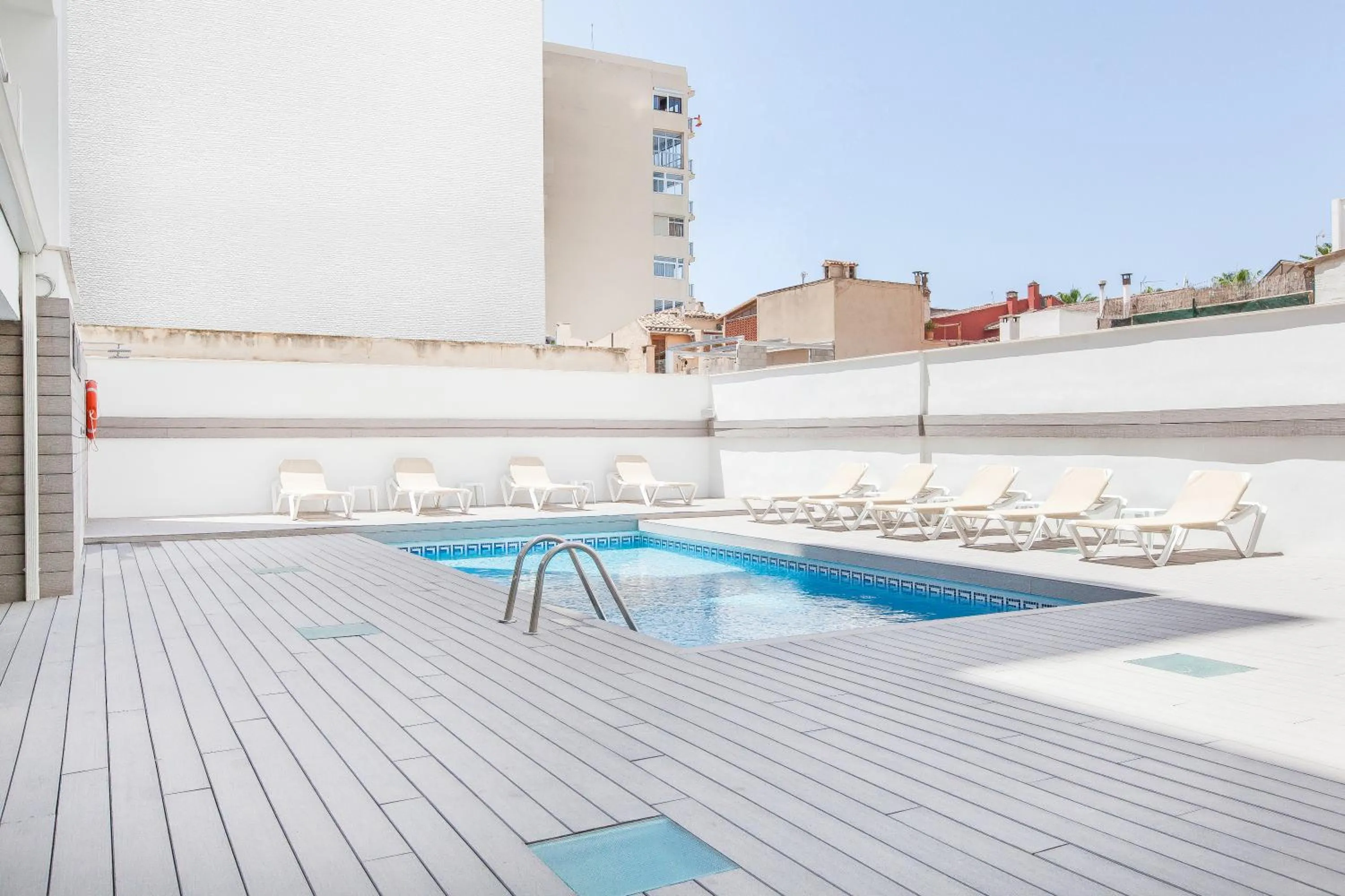 Swimming pool in Hotel Gracia