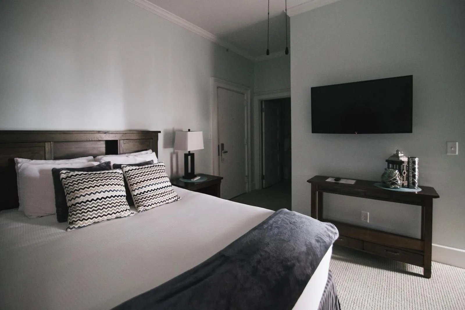 Bedroom, Bed in The Continental Hotel