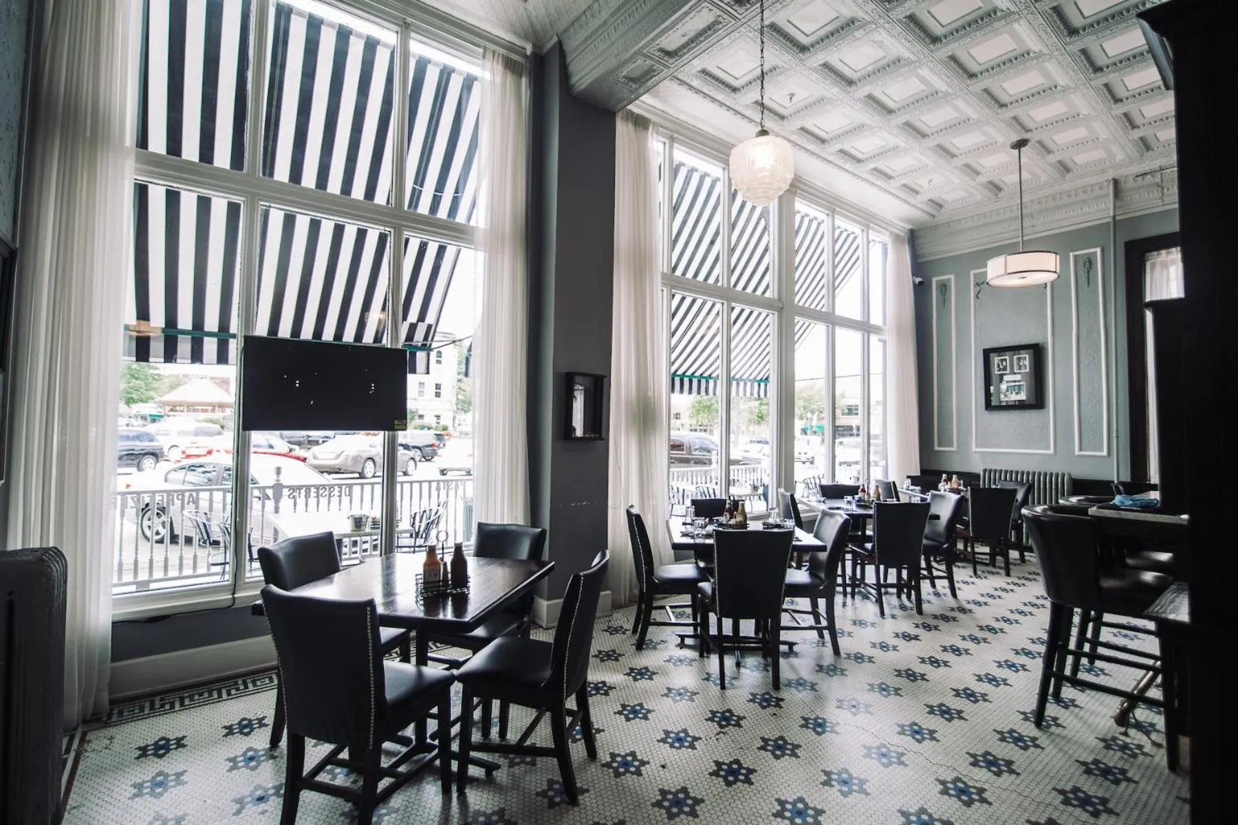 Restaurant/places to eat in The Continental Hotel