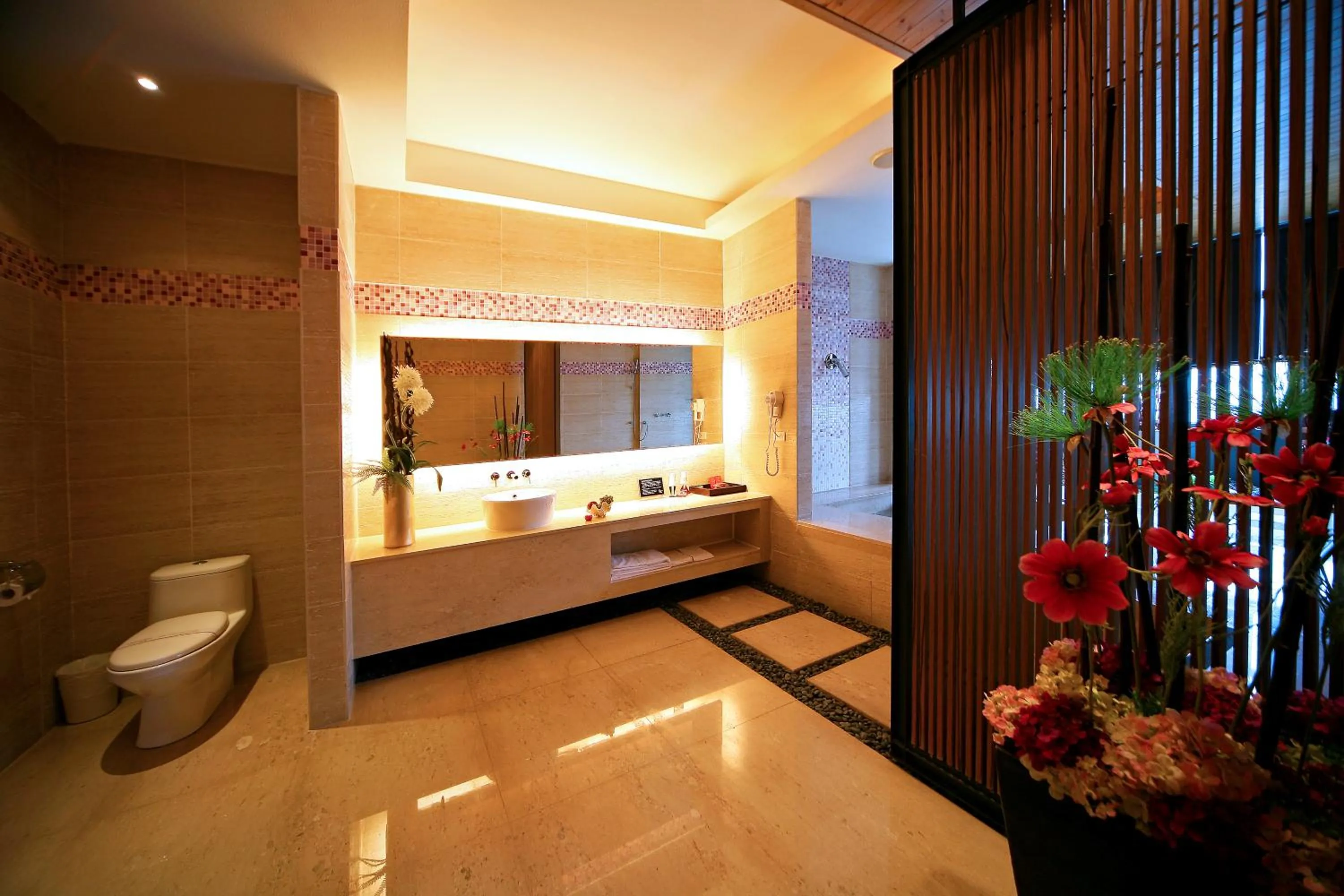 Shower, Bathroom in Fongchih Motel