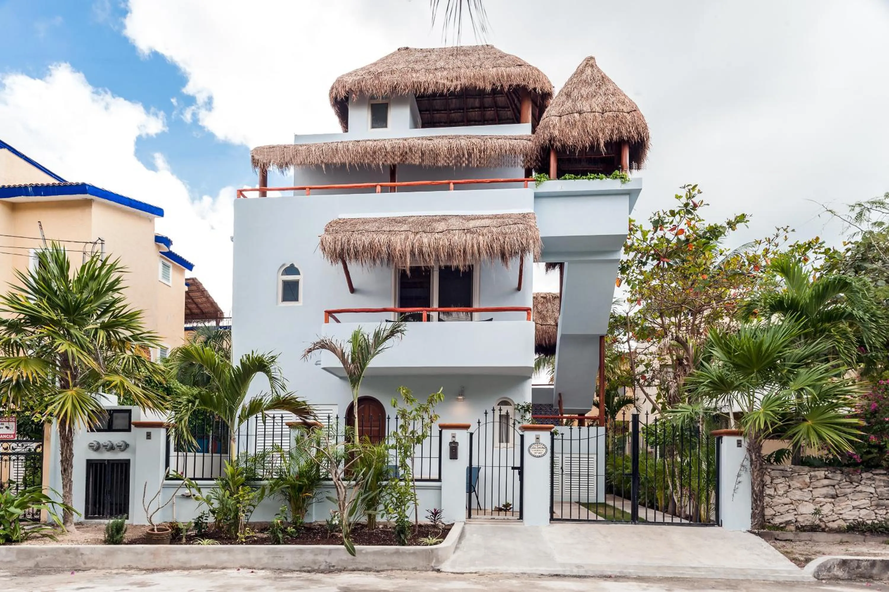 Facade/entrance in Casa Sonoma - Charming Condos Minutes from Beach & Reef