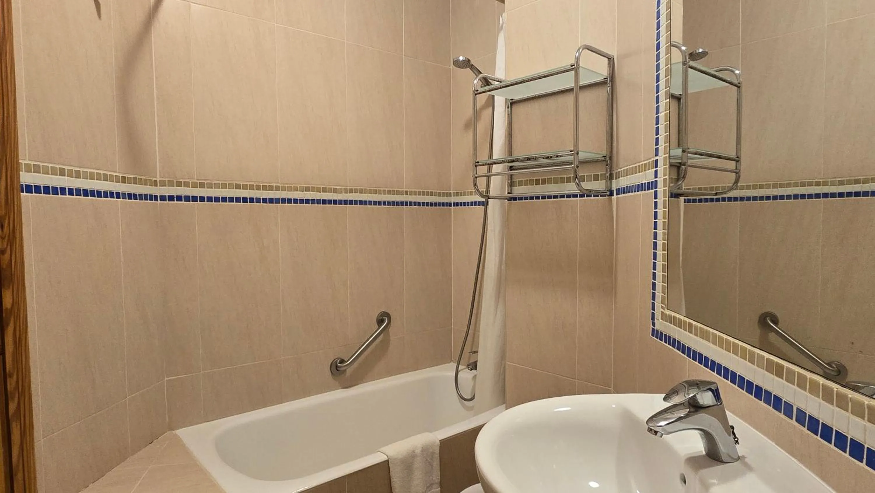 Shower in Marina Palmanova Apartamentos