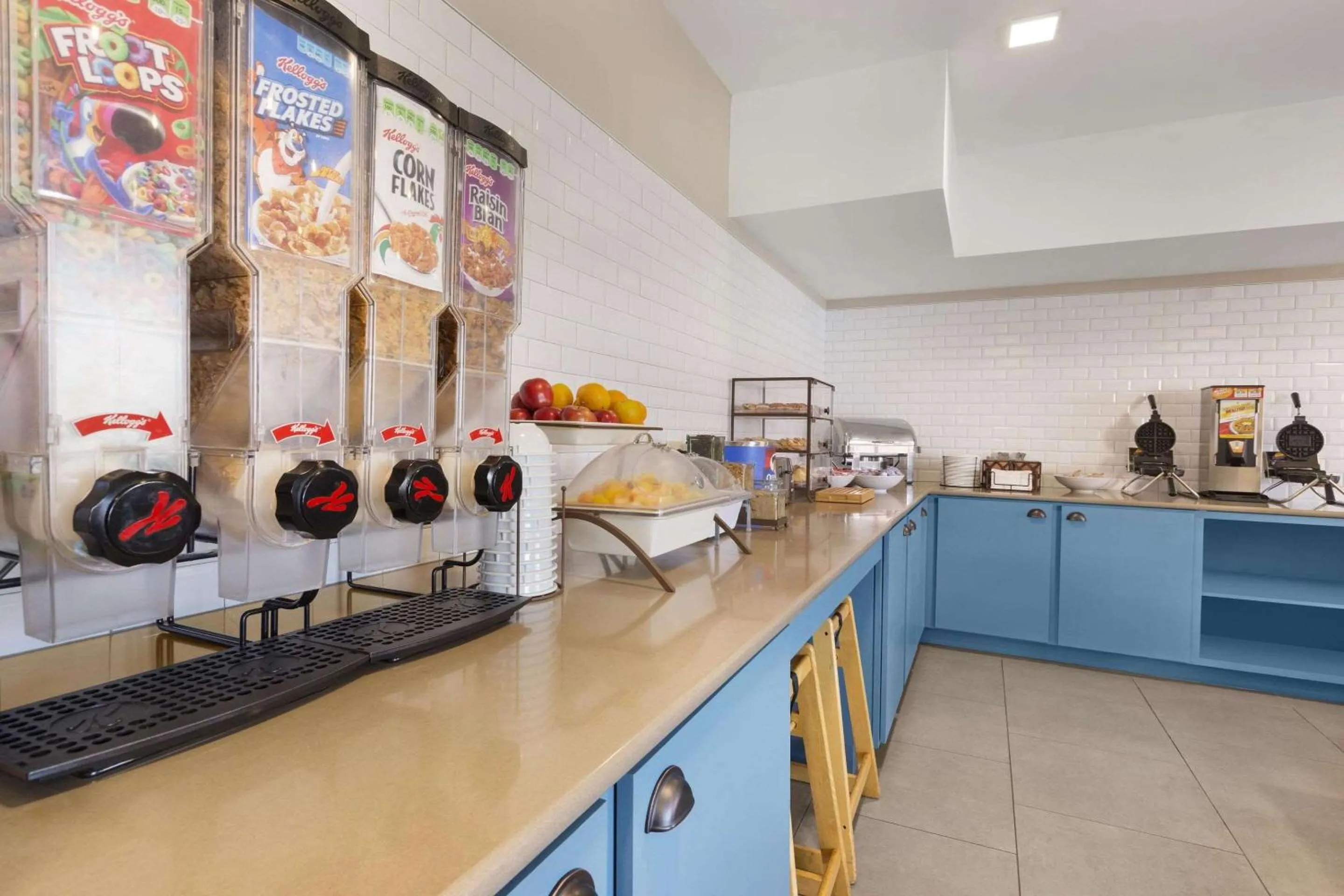 Breakfast in Country Inn & Suites by Radisson, Richmond West at I-64, VA