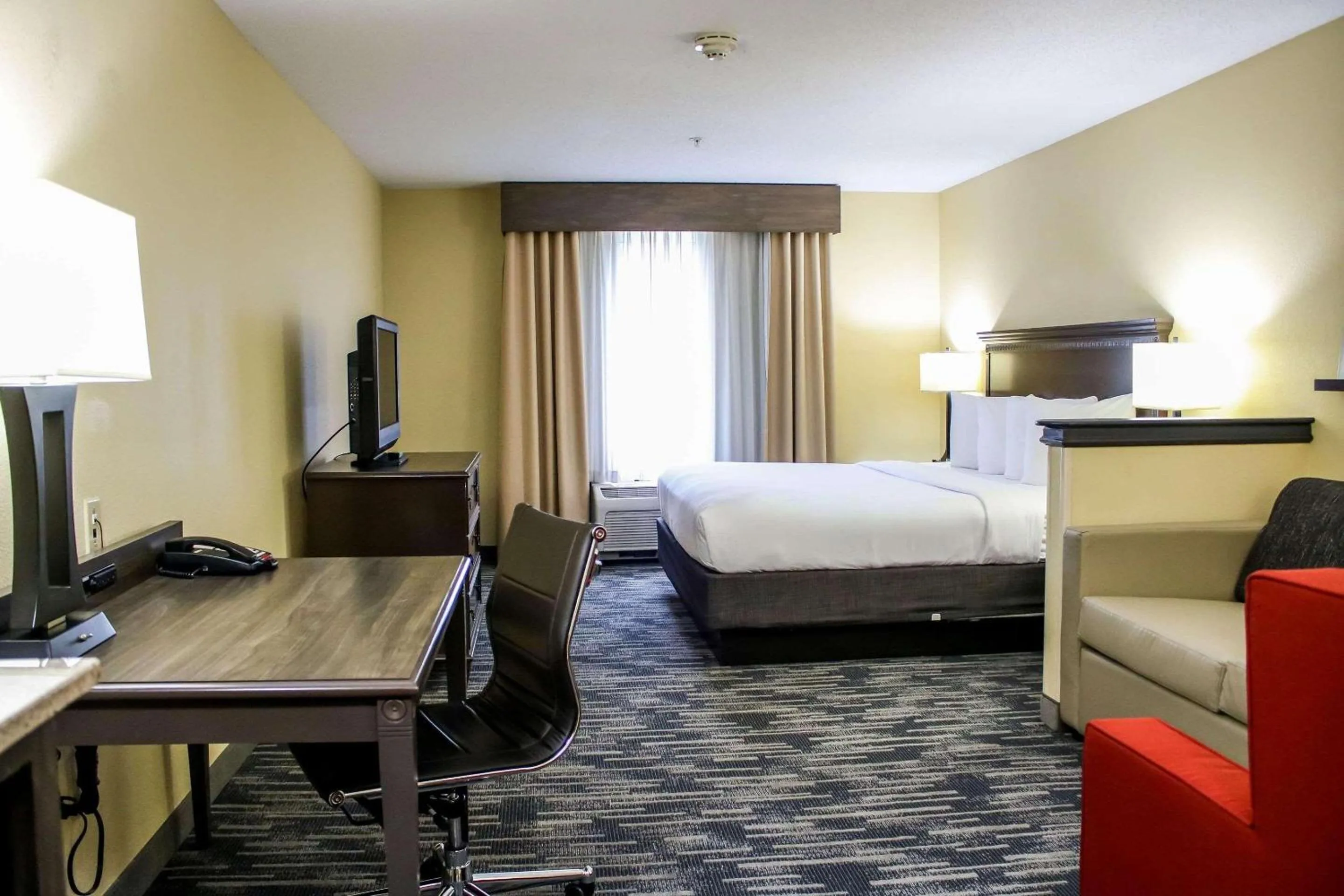Bedroom, Bed in Country Inn & Suites by Radisson, Richmond West at I-64, VA