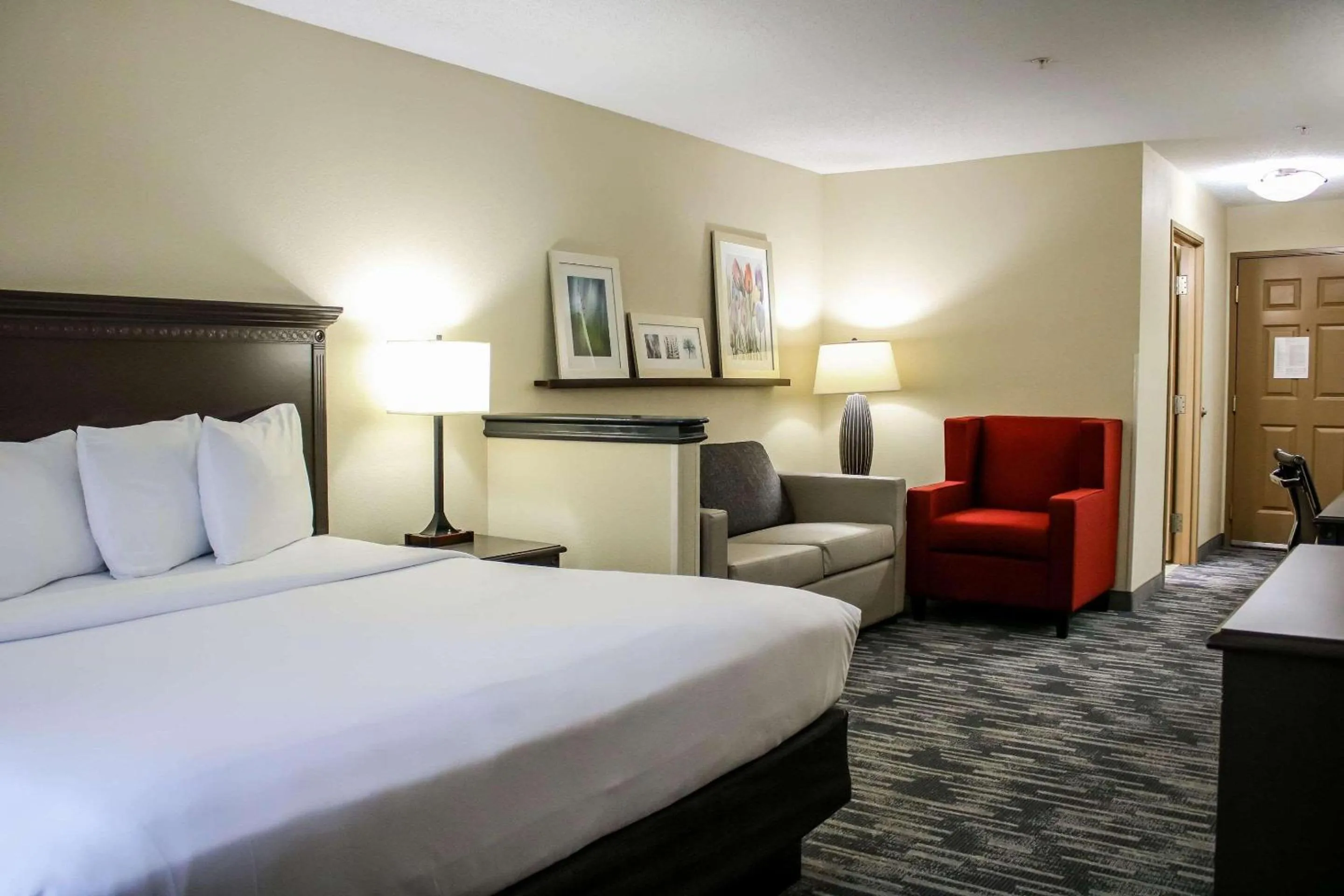 Bedroom, Bed in Country Inn & Suites by Radisson, Richmond West at I-64, VA