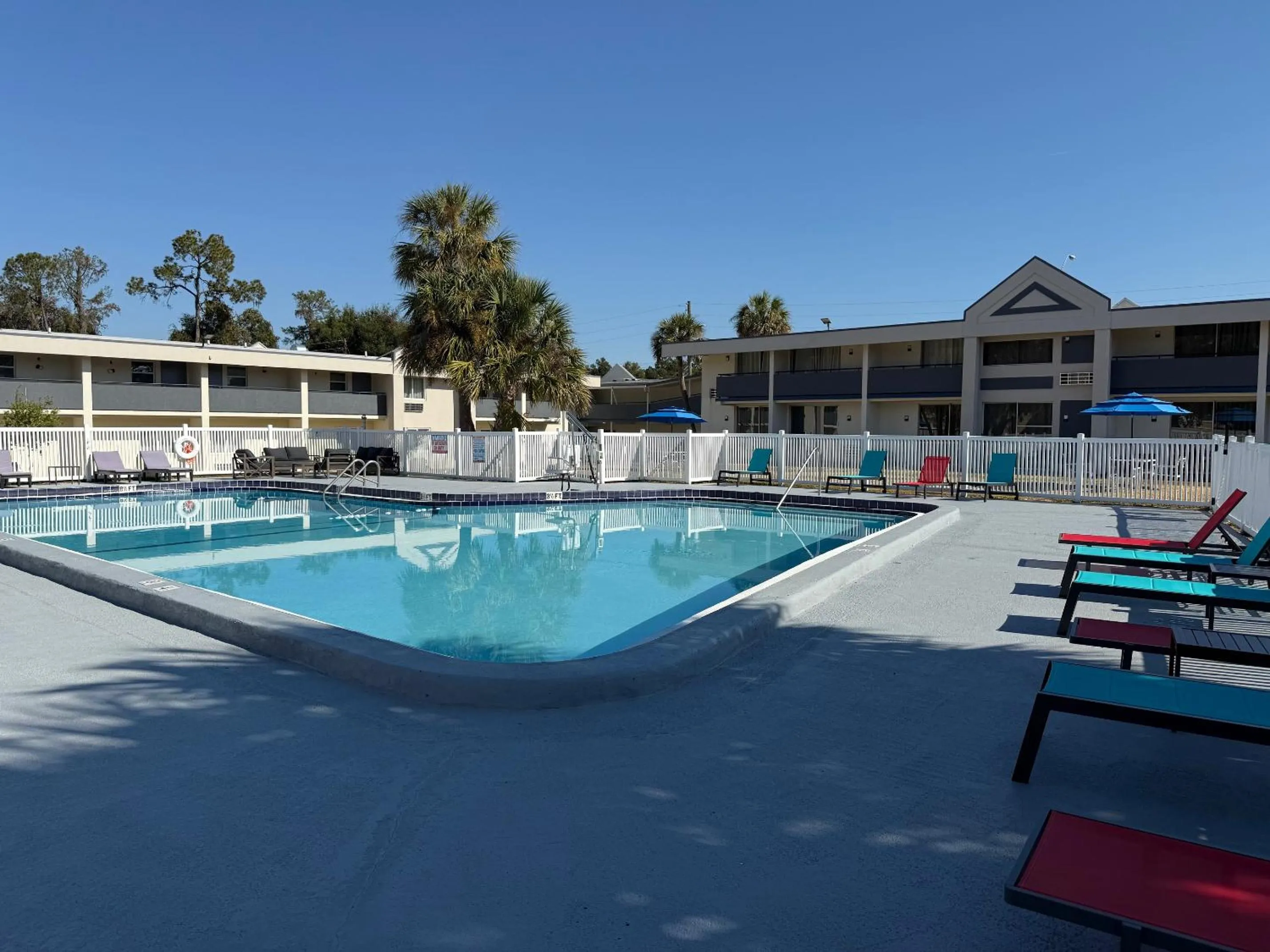 Swimming pool in Days Inn by Wyndham Ocala North