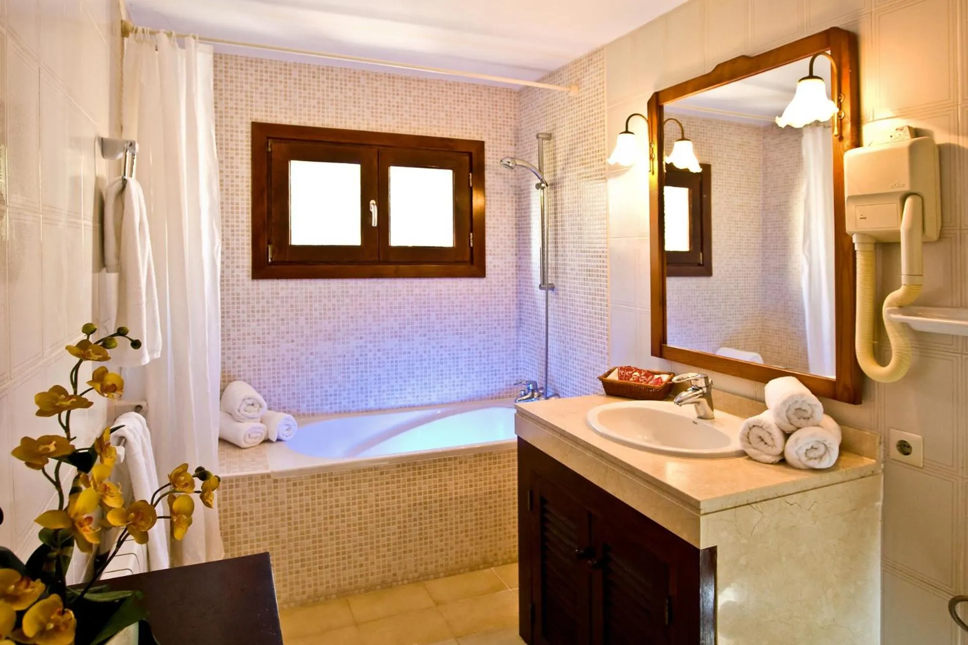 Shower in Finca Hotel Rural Predio Son Serra