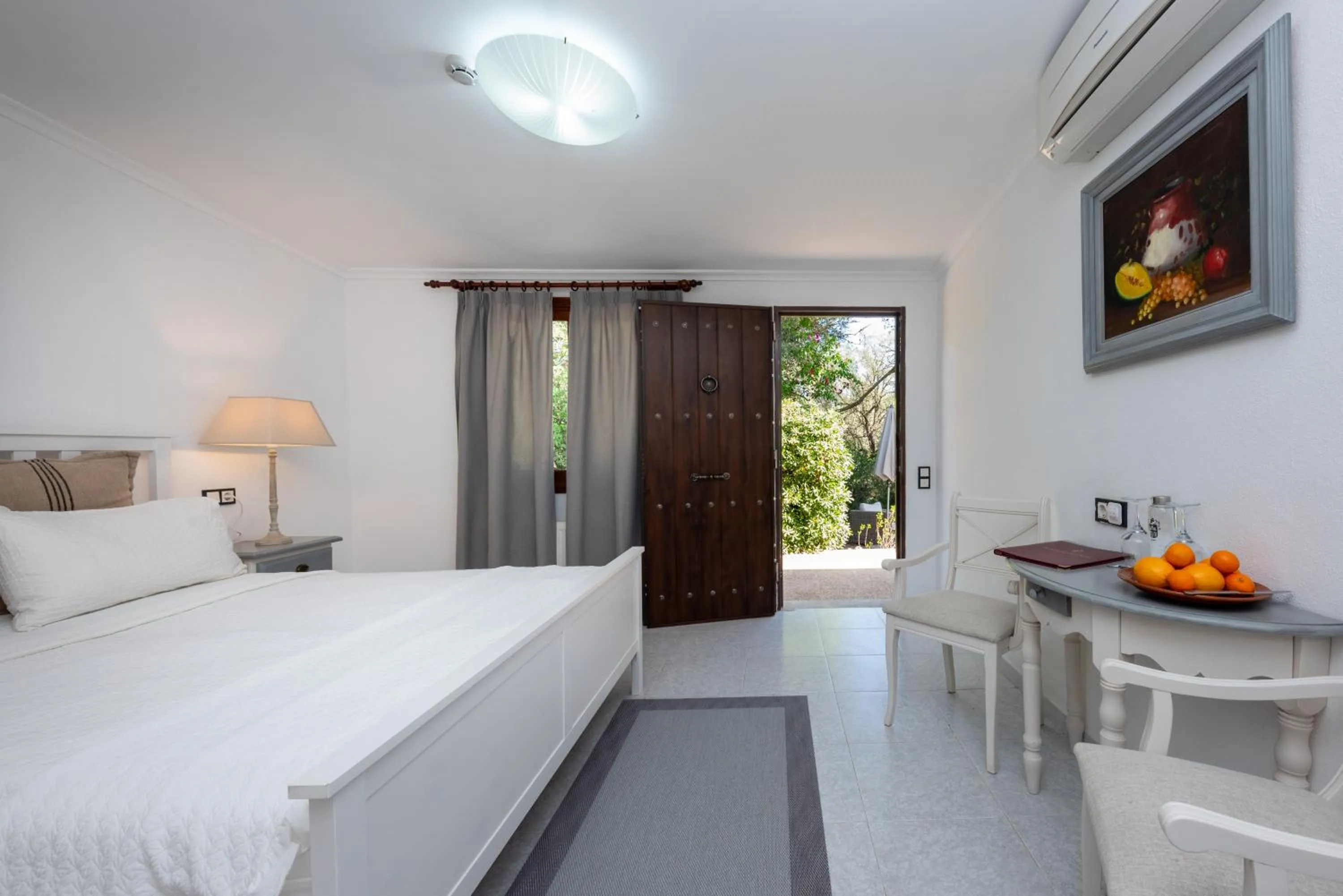 Property building, Bed in Finca Hotel Rural Predio Son Serra