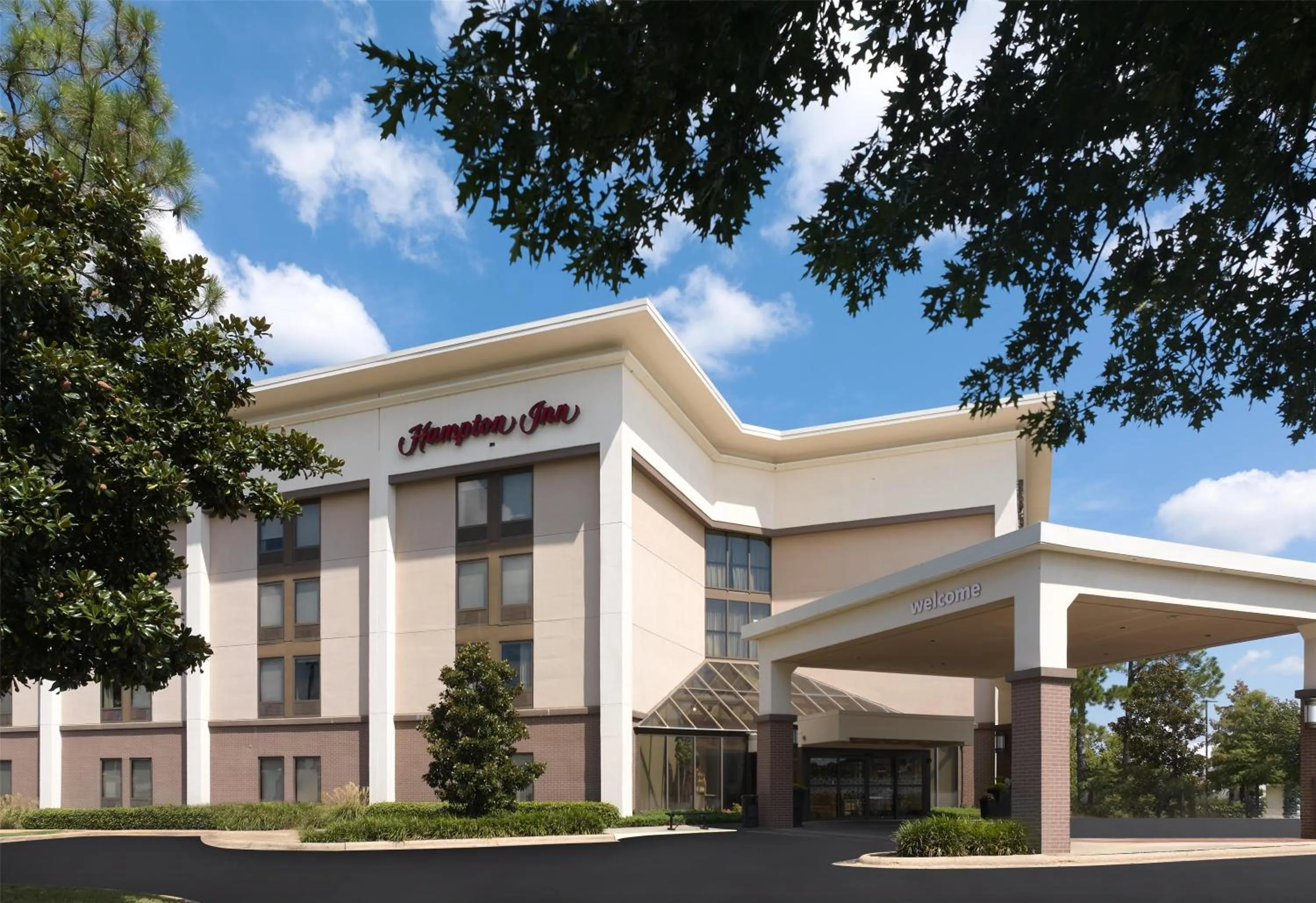 Property building in Hampton Inn Meridian
