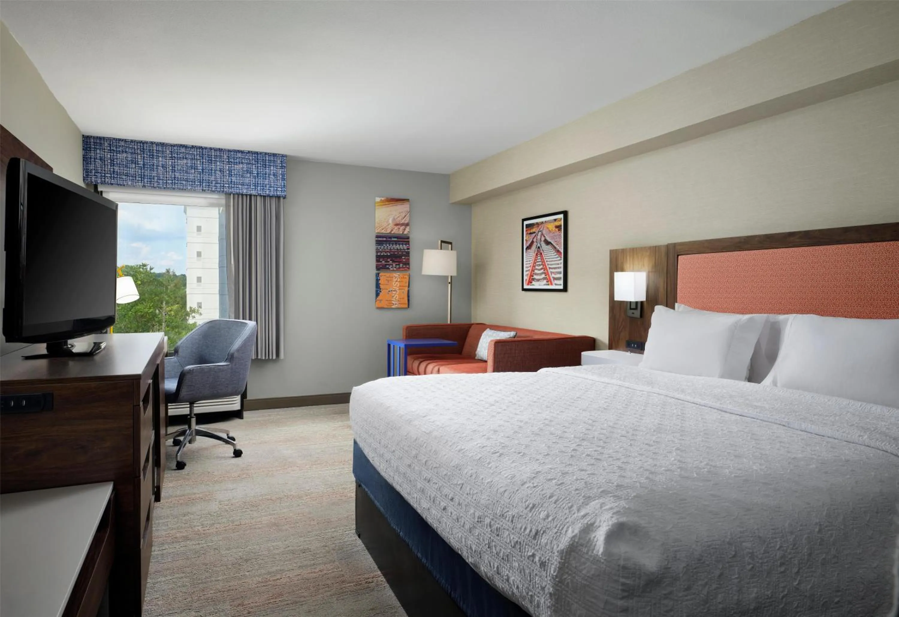 Bed in Hampton Inn Meridian