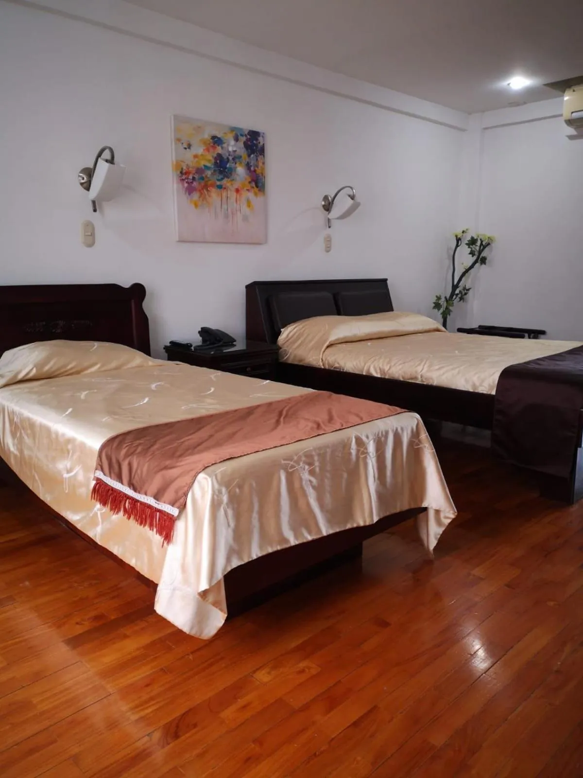 Bed in Hotel Plaza Real Suites & Apartments San Jose