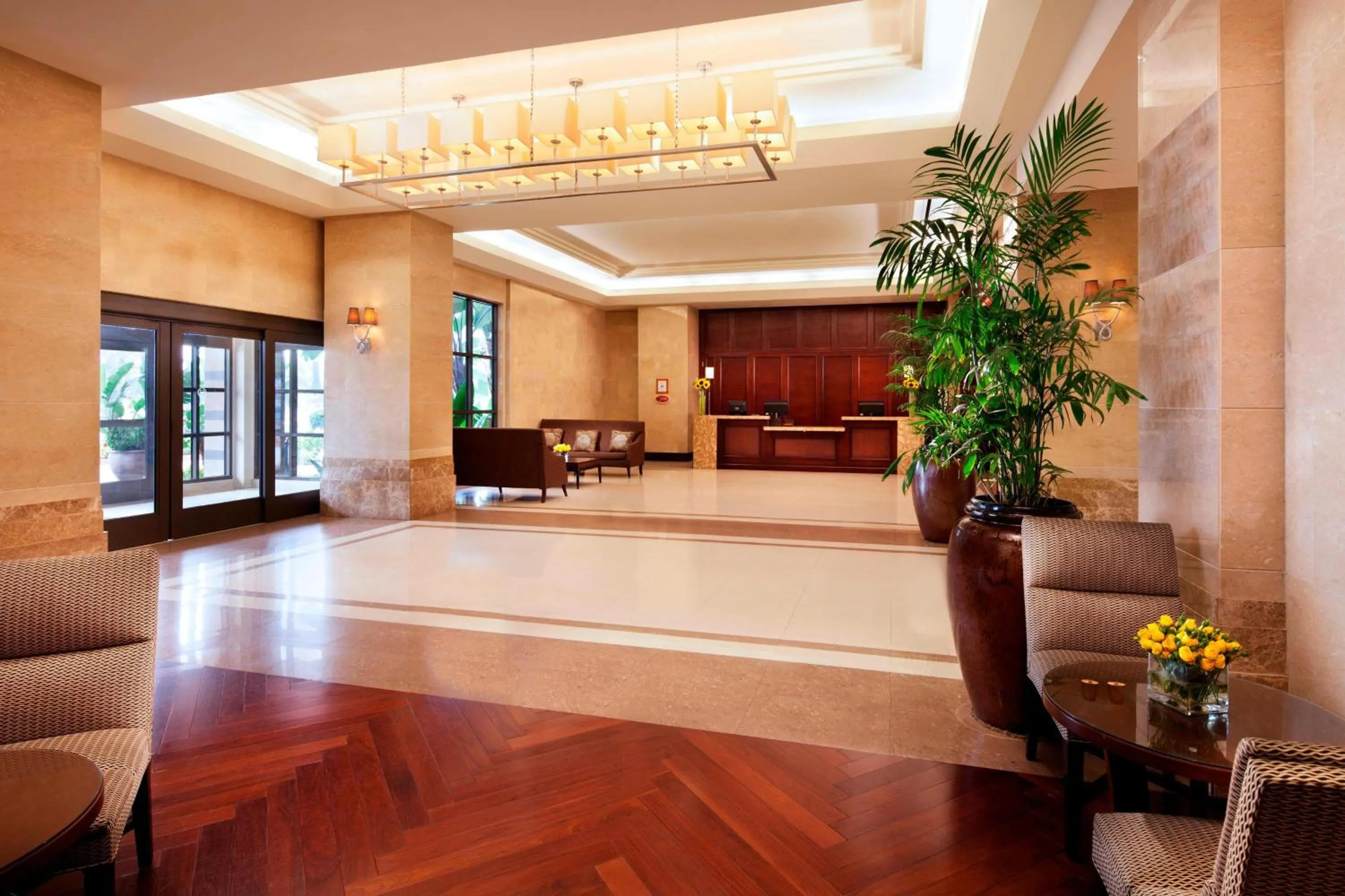 Lobby or reception in Sheraton Garden Grove-Anaheim South