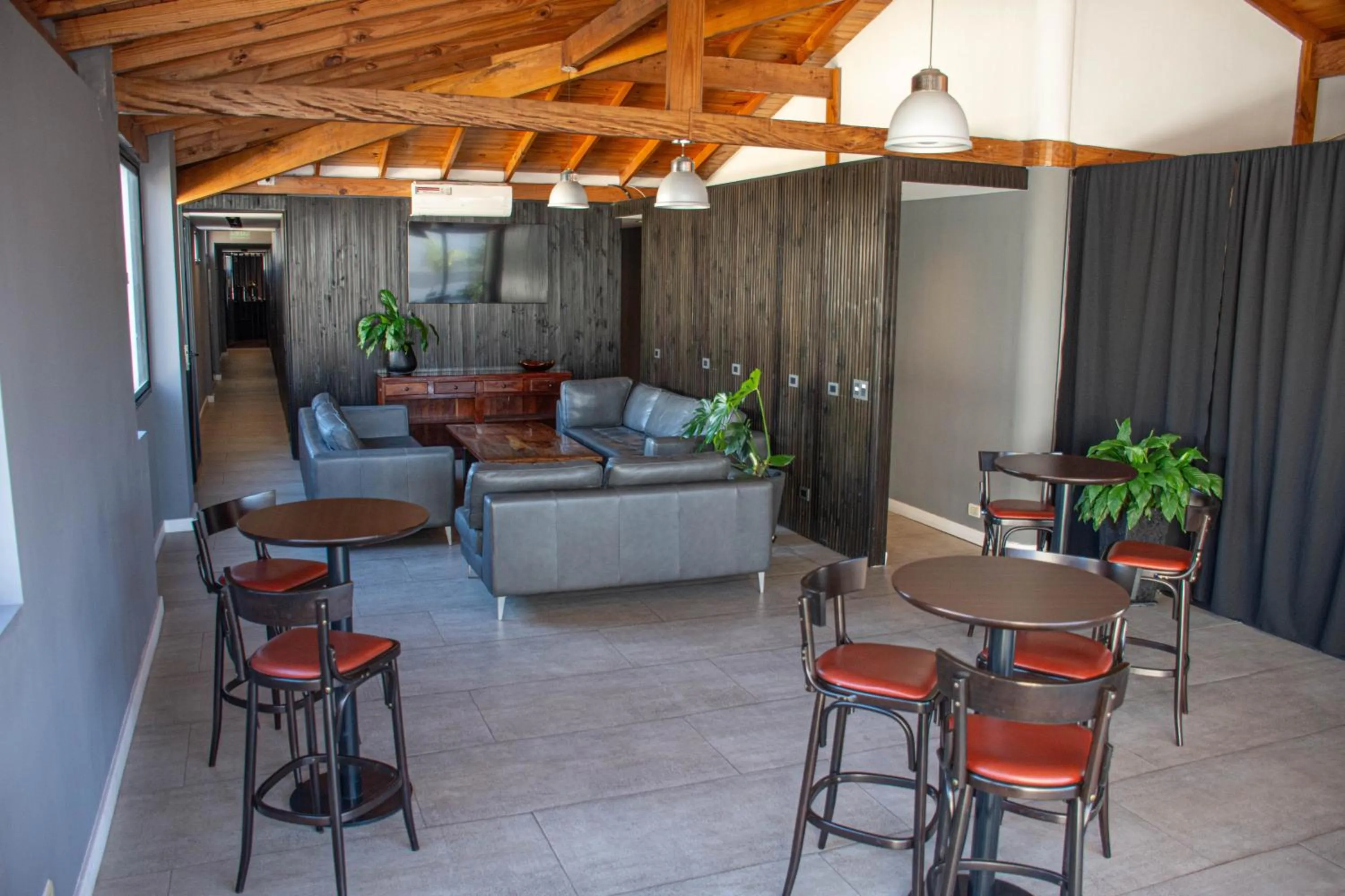 Communal lounge/ TV room in Duomi Hotel Buenos Aires