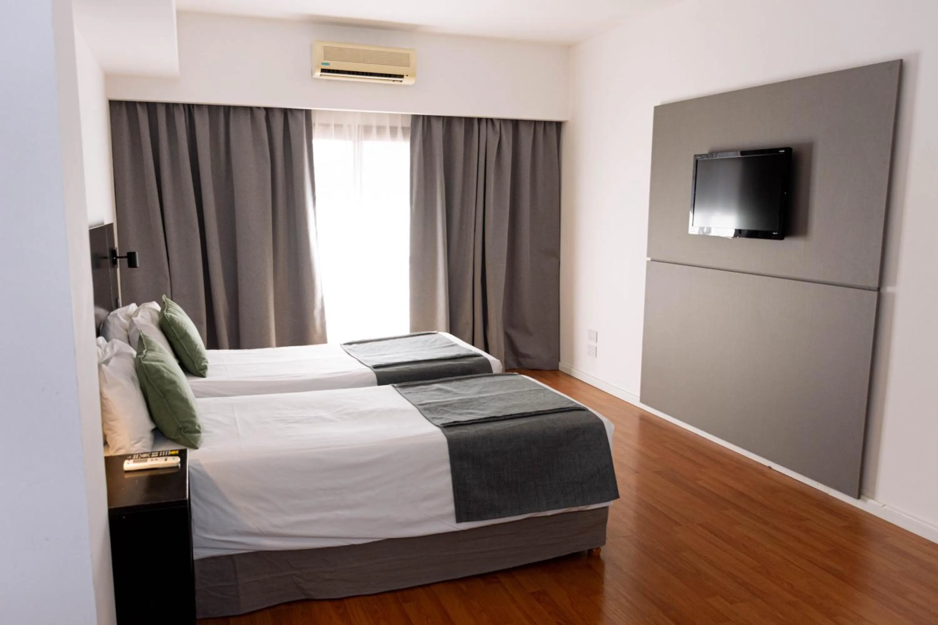 Communal lounge/ TV room, Bed in Duomi Hotel Buenos Aires