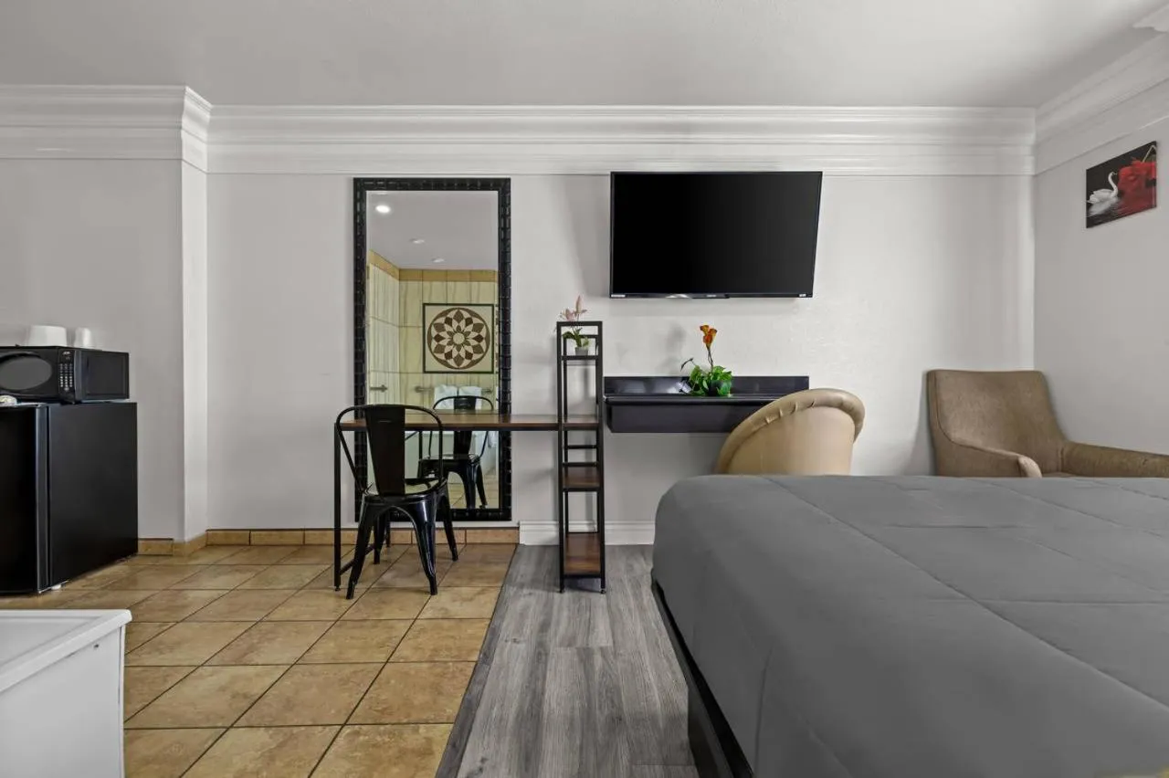 Bed in Rodeway Inn Santa Ana - Garden Grove