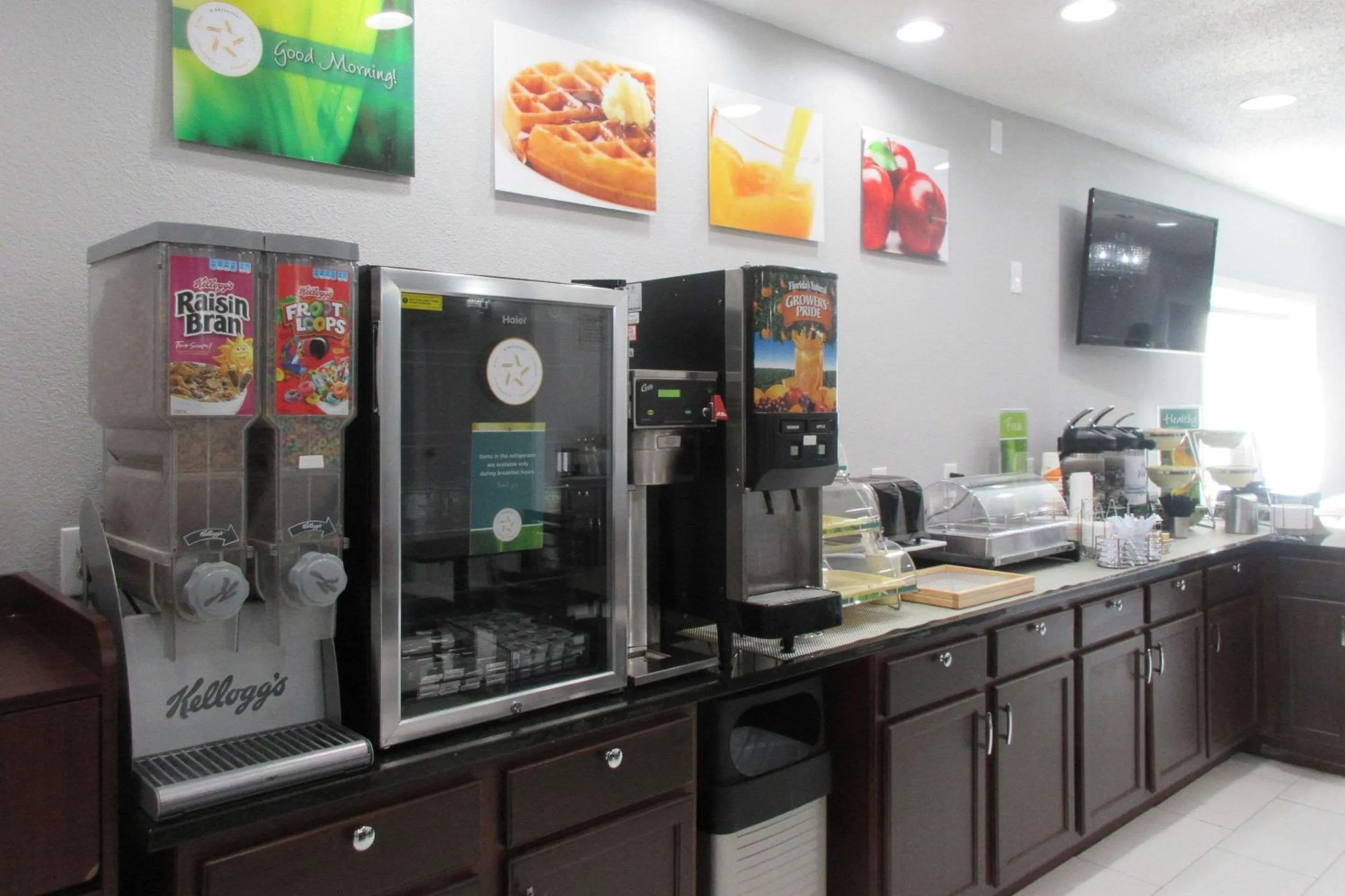 Restaurant/places to eat in Quality Inn & Suites