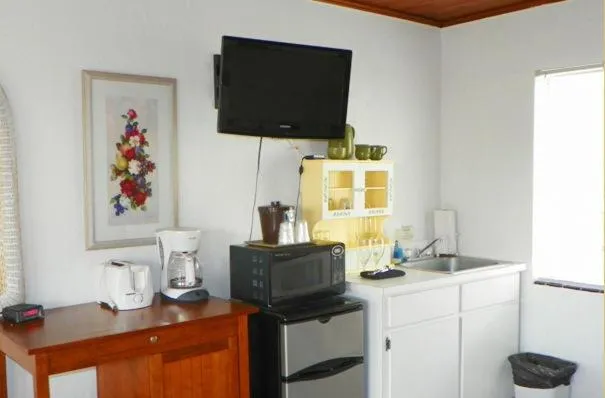 TV and multimedia in Island Breeze Inn - Venice