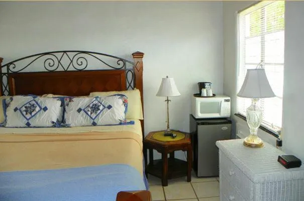 Bedroom, Bed in Island Breeze Inn - Venice