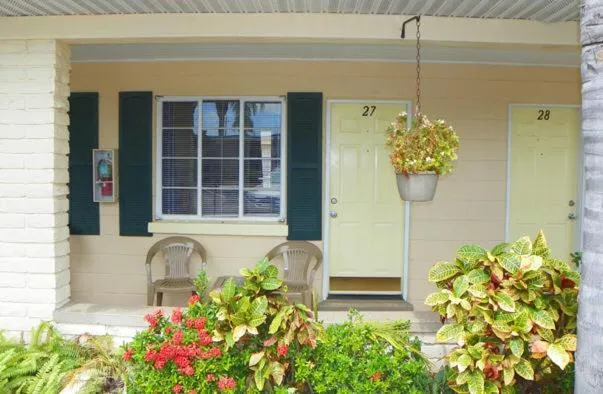 Facade/entrance in Island Breeze Inn - Venice