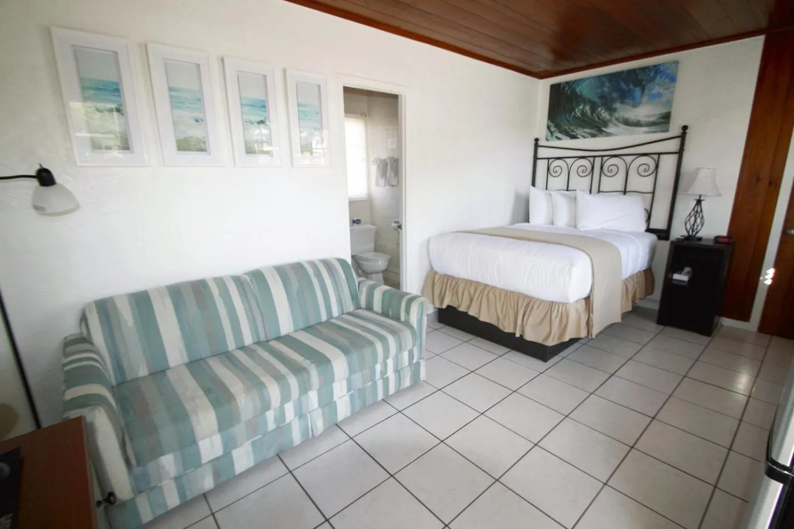 Day, Bed in Island Breeze Inn - Venice