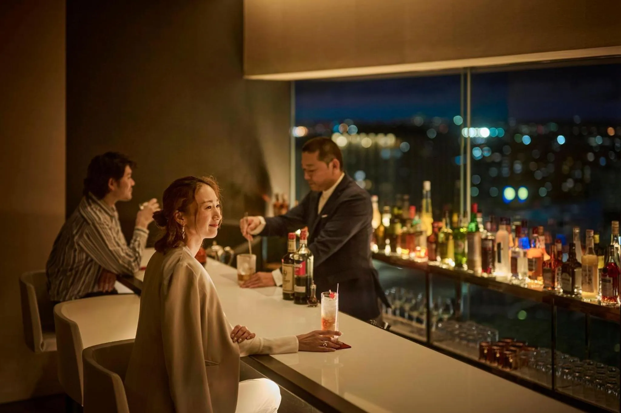 Lounge or bar in ANA Crowne Plaza Kanazawa by IHG