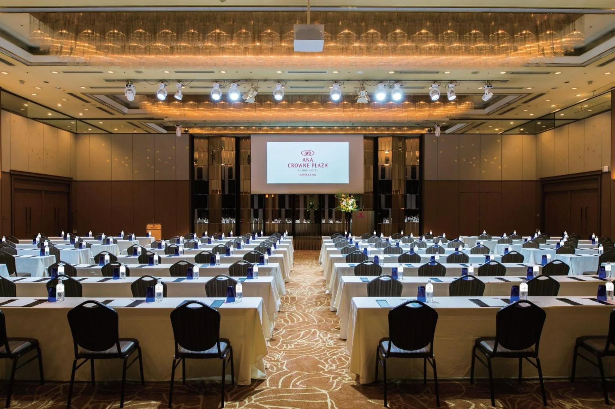 Meeting/conference room in ANA Crowne Plaza Kanazawa by IHG