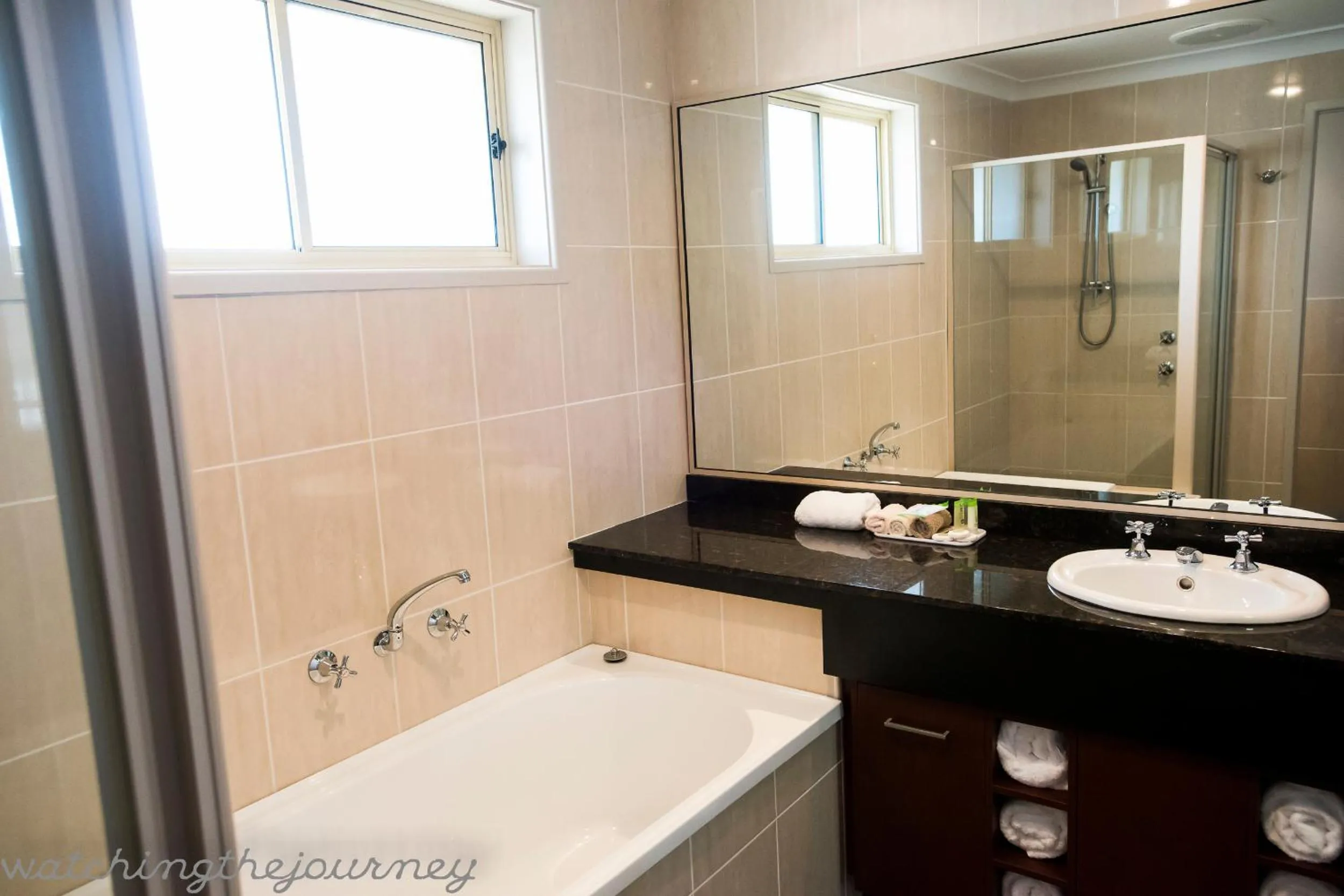 Bathroom in Best Western Plus All Settlers Motor Inn