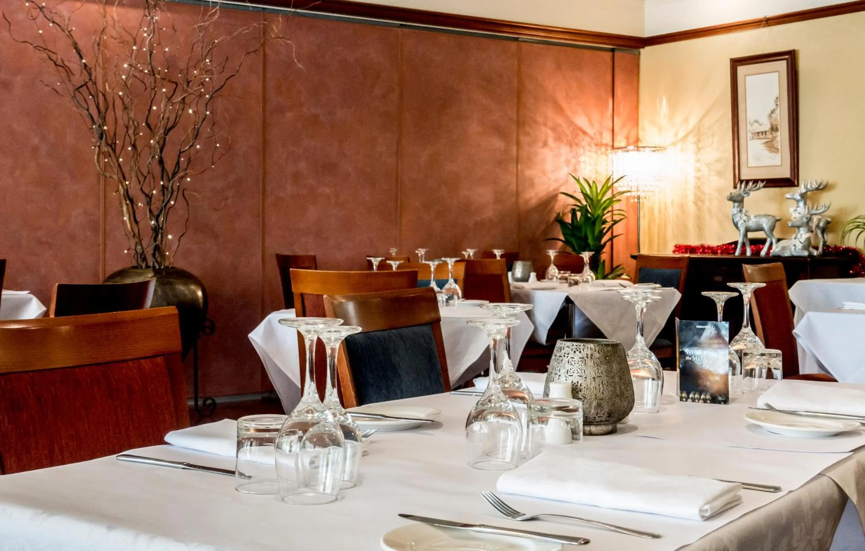 Food and drinks in Best Western Plus All Settlers Motor Inn