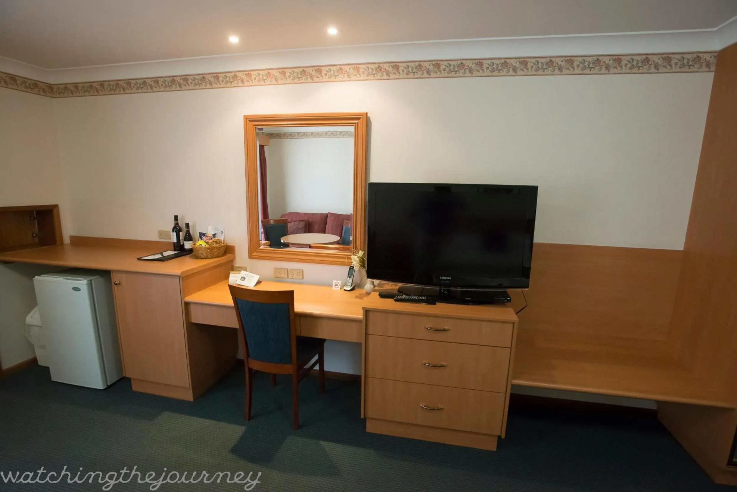 TV and multimedia in Best Western Plus All Settlers Motor Inn