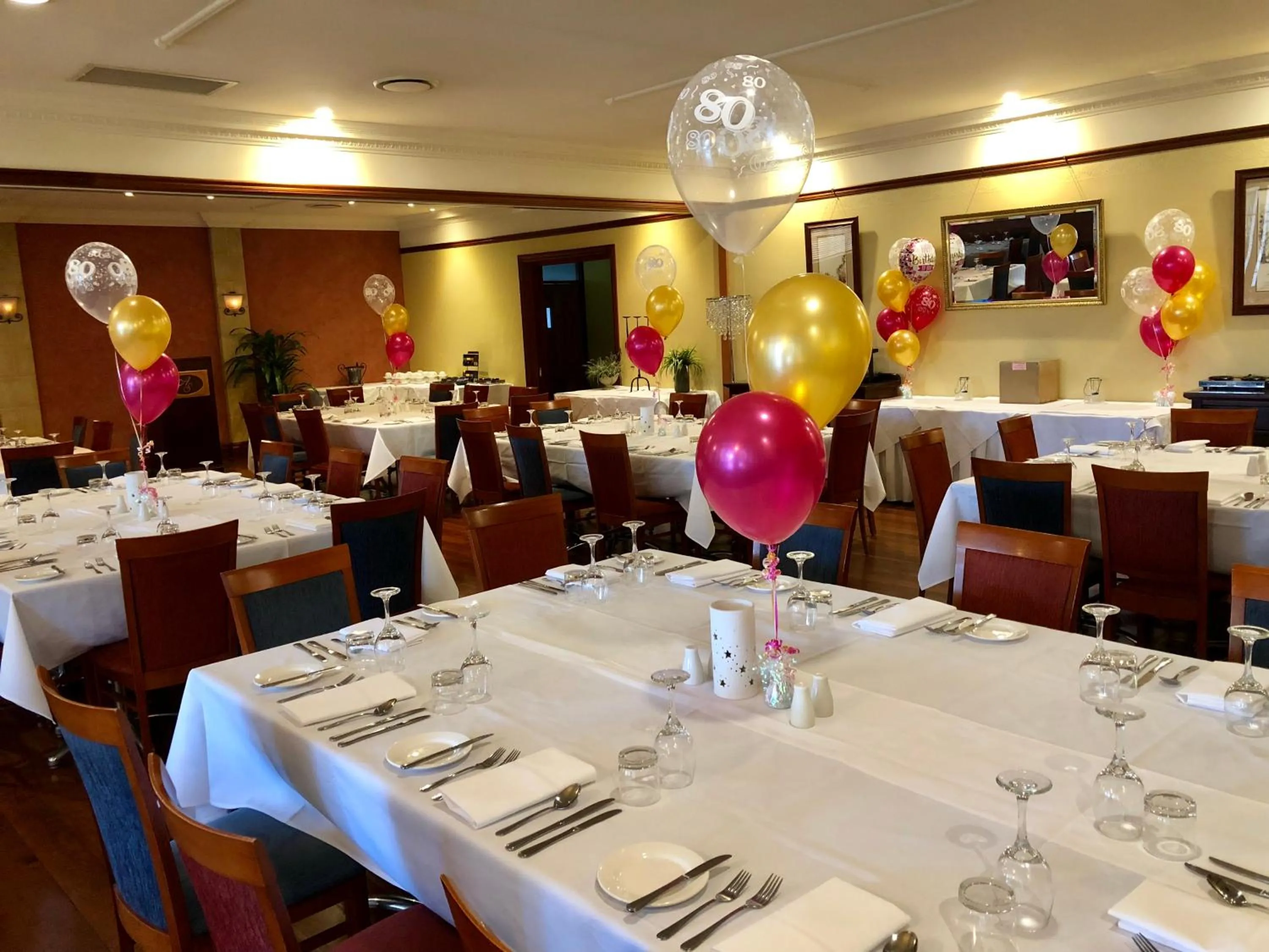 Food and drinks in Best Western Plus All Settlers Motor Inn