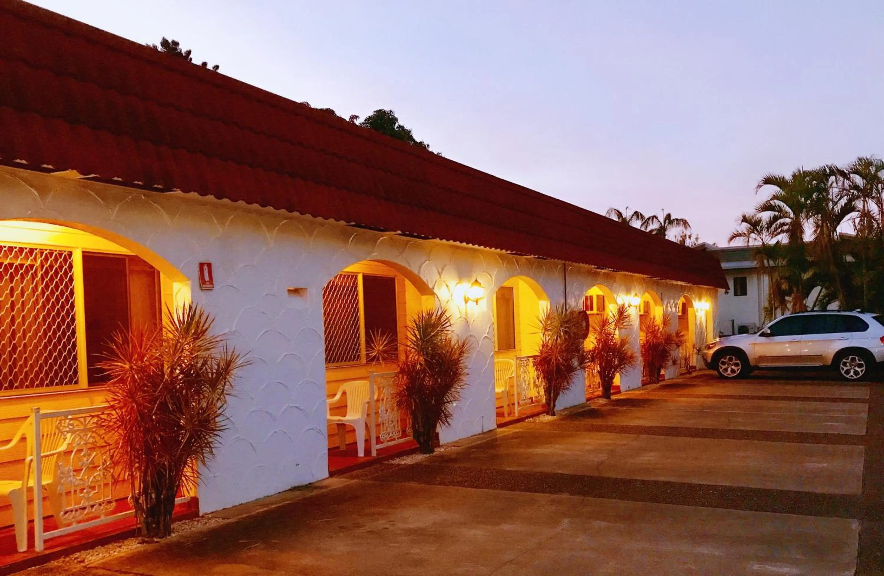 Property building in Paradise Court Holiday Units